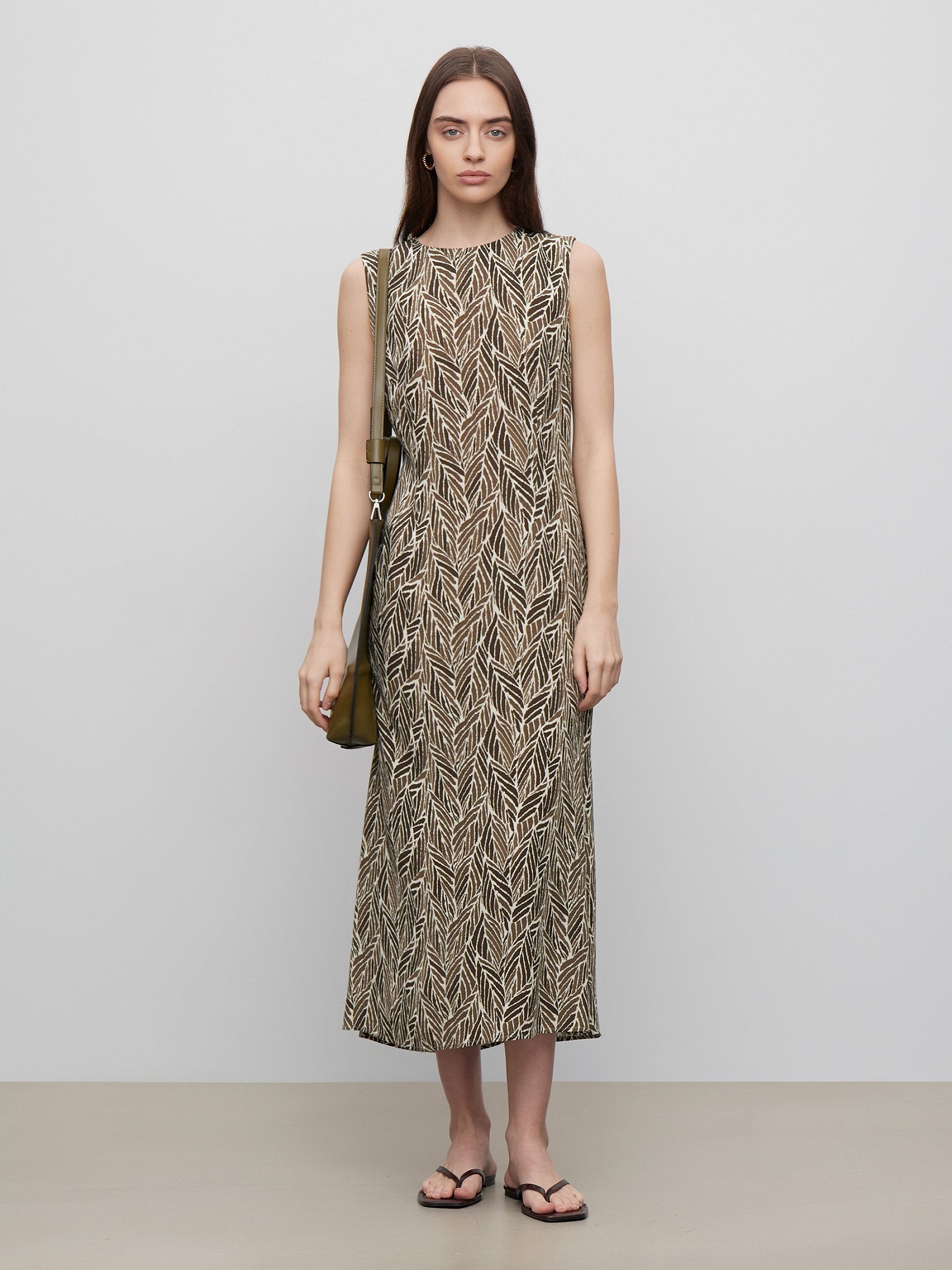 Платье приталенного кроя