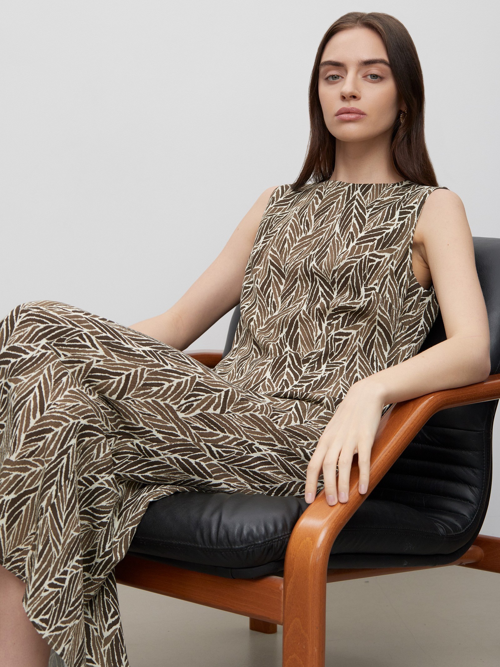 Платье приталенного кроя