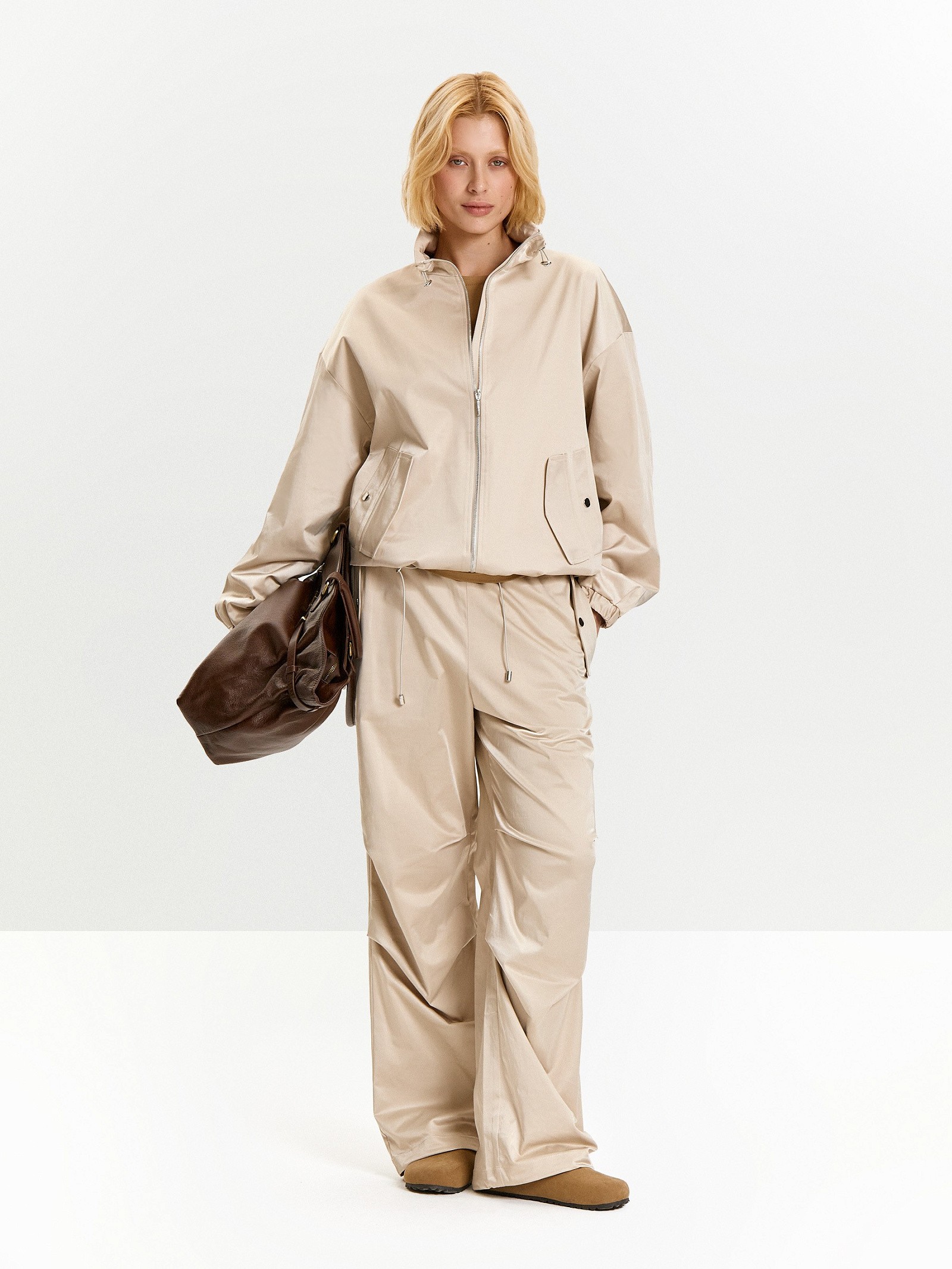 Бомбер с воротником-стойкой