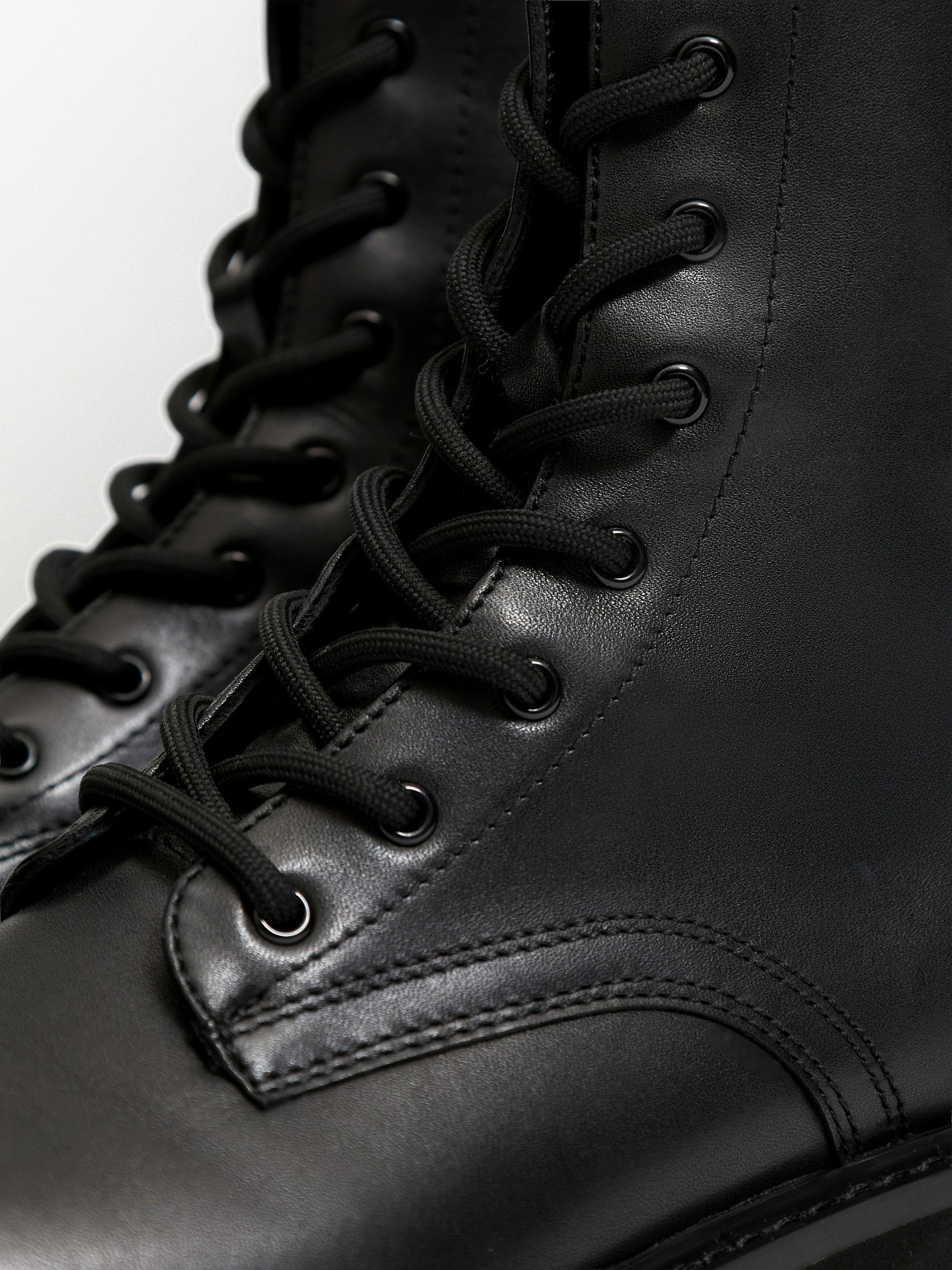 Ботинки на шнуровке