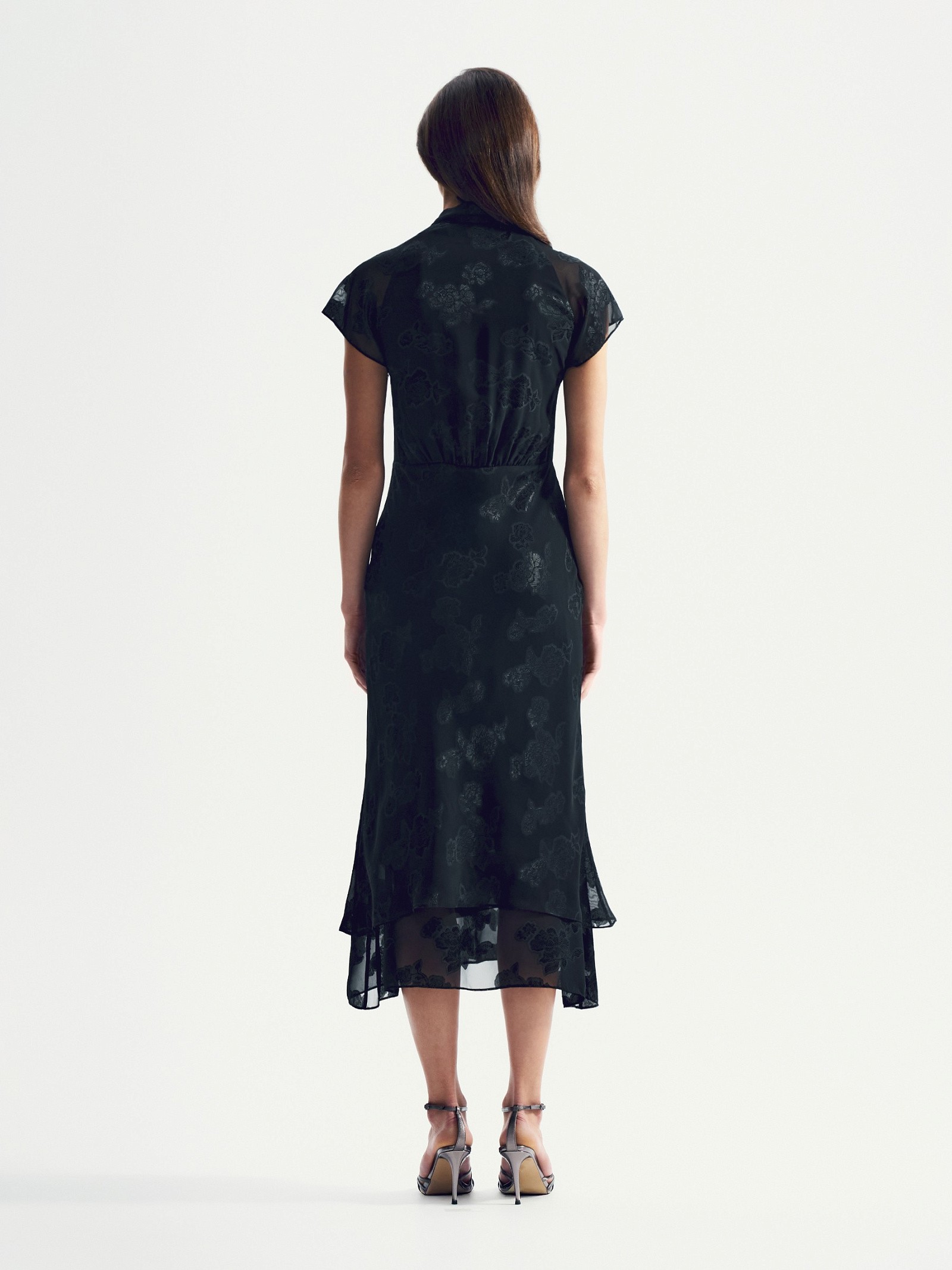  платье из сияющей текстурной ткани