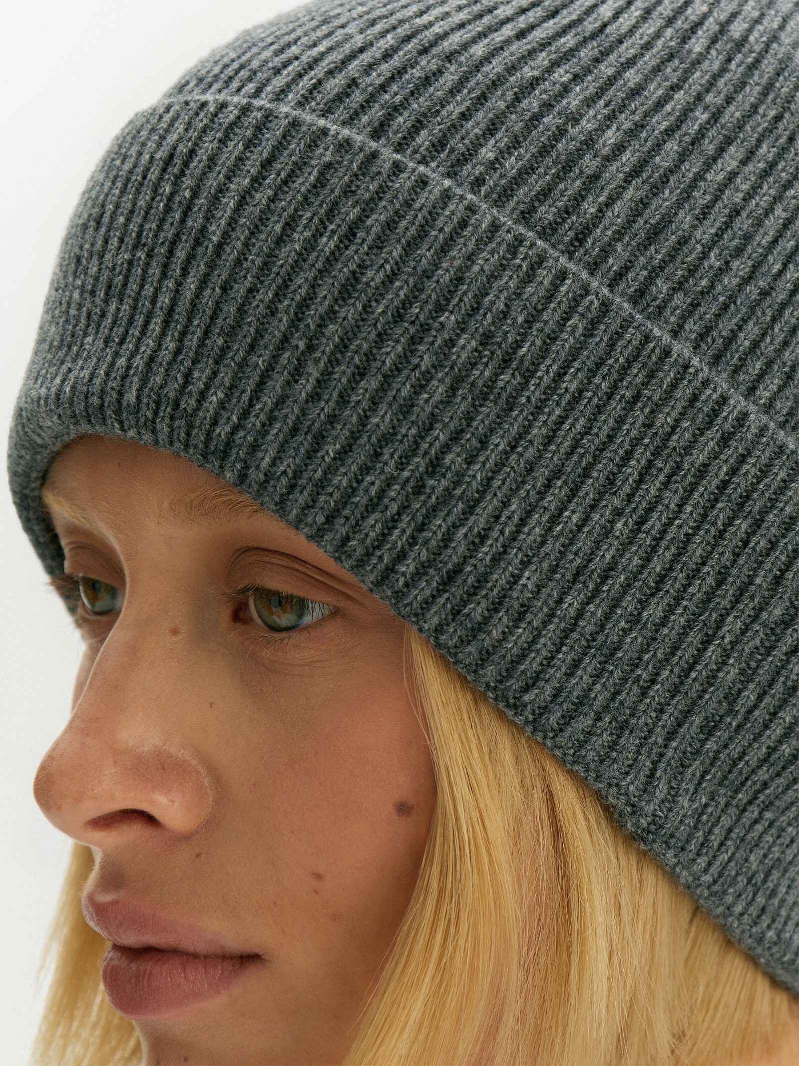 Шапка из шерсти и кашемира