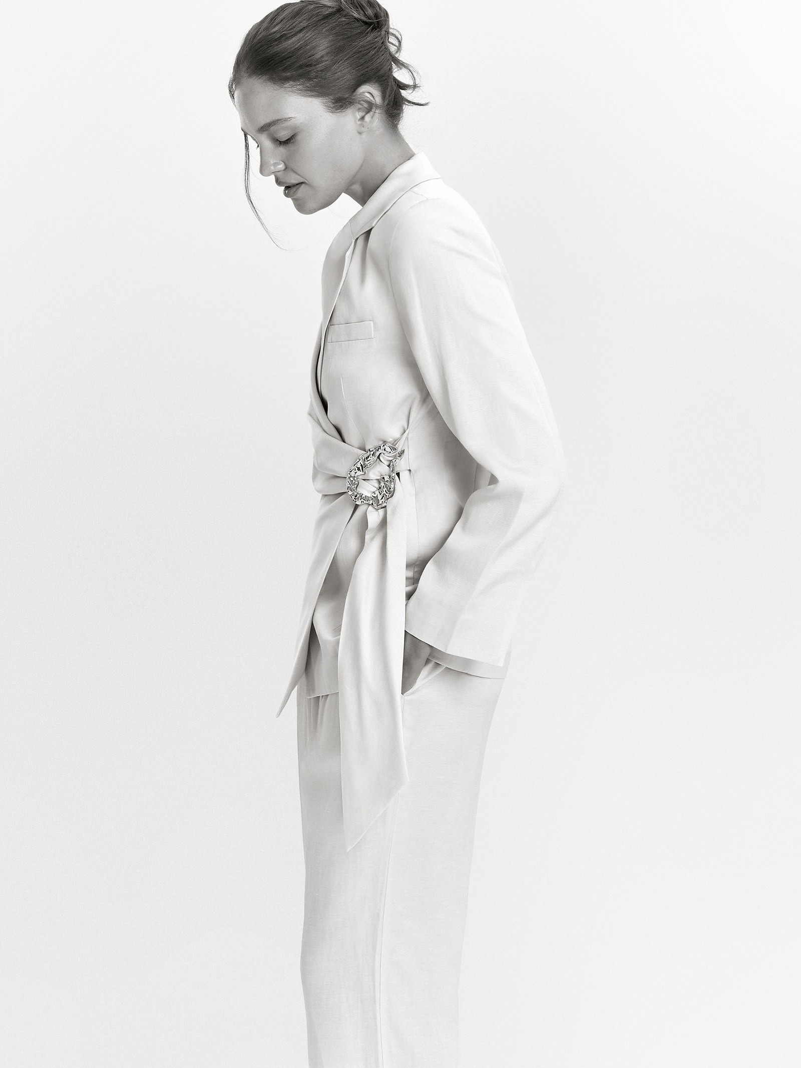 Жакет с поясом на запах с добавлением льна