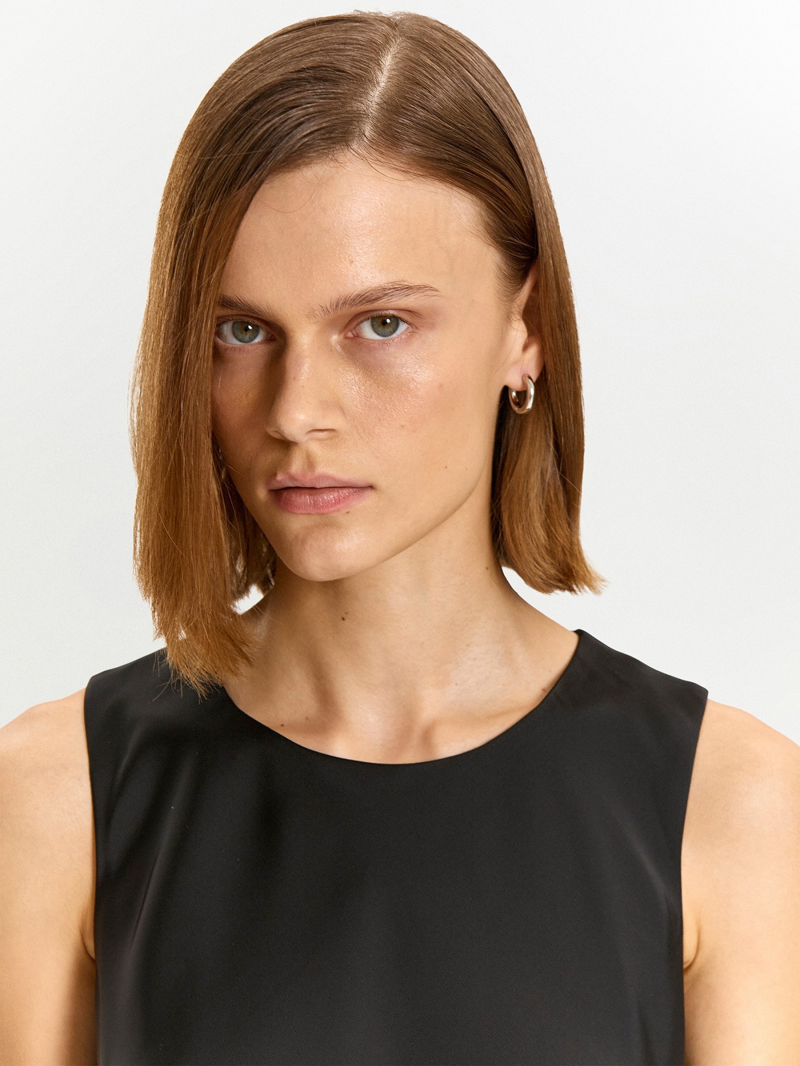 Платье без рукавов