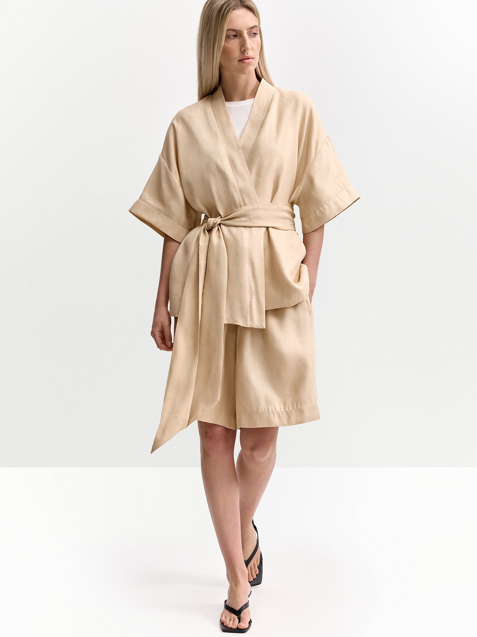 Блузка с поясом