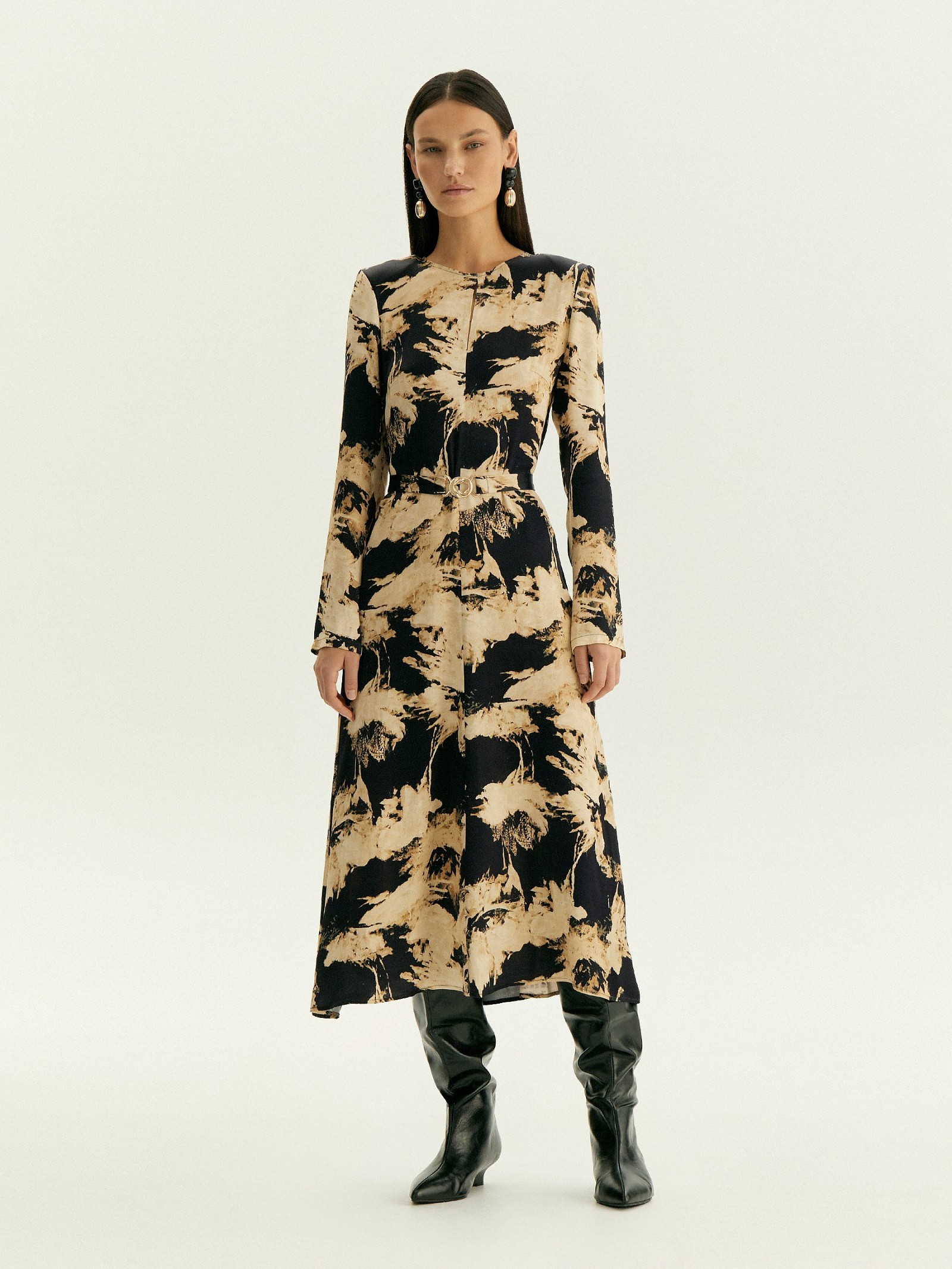 Платье с абстрактым принтом