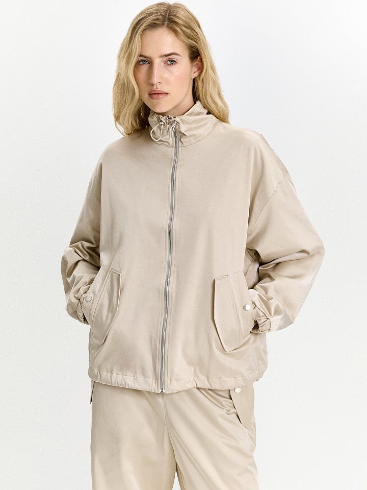 Бомбер с воротником-стойкой