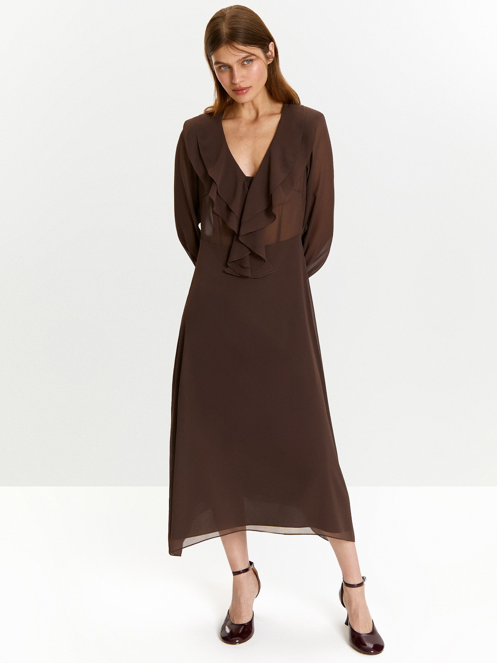 Платье приталенного силуэта