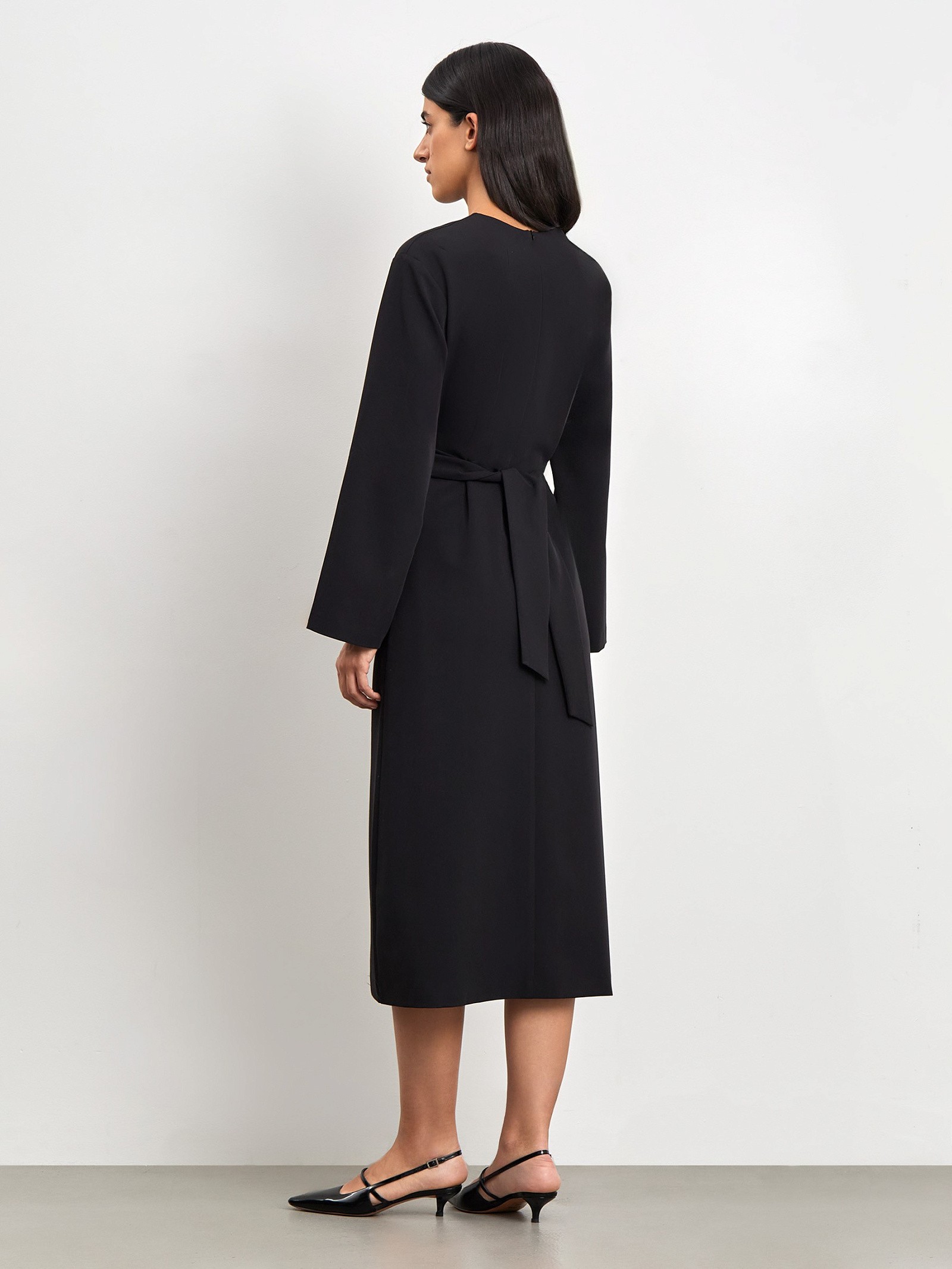 Платье приталенного кроя