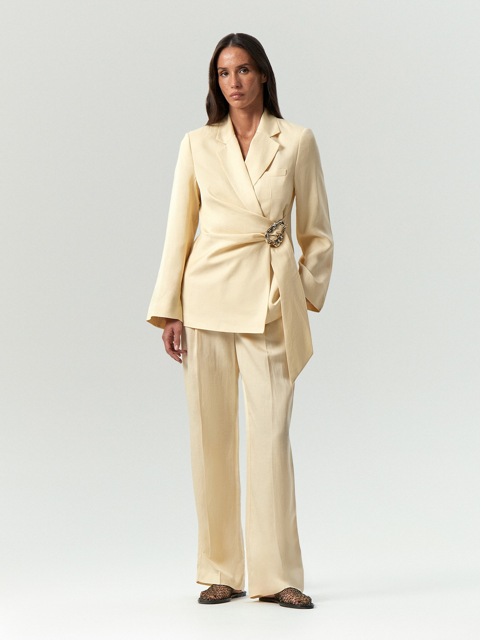 Брюки широкого кроя с защипами с добавлением льна