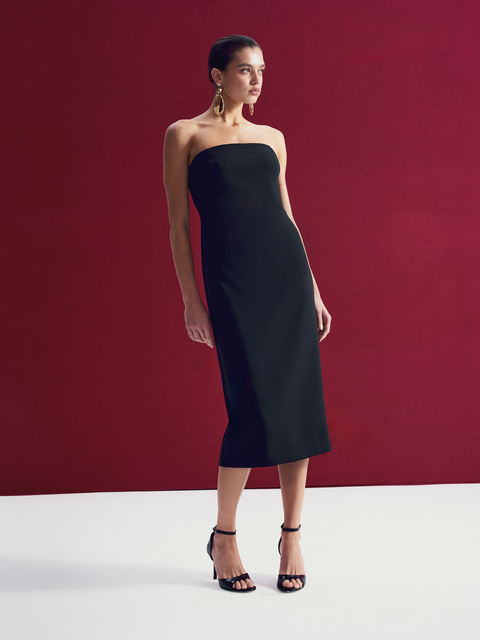 Платье без рукавов