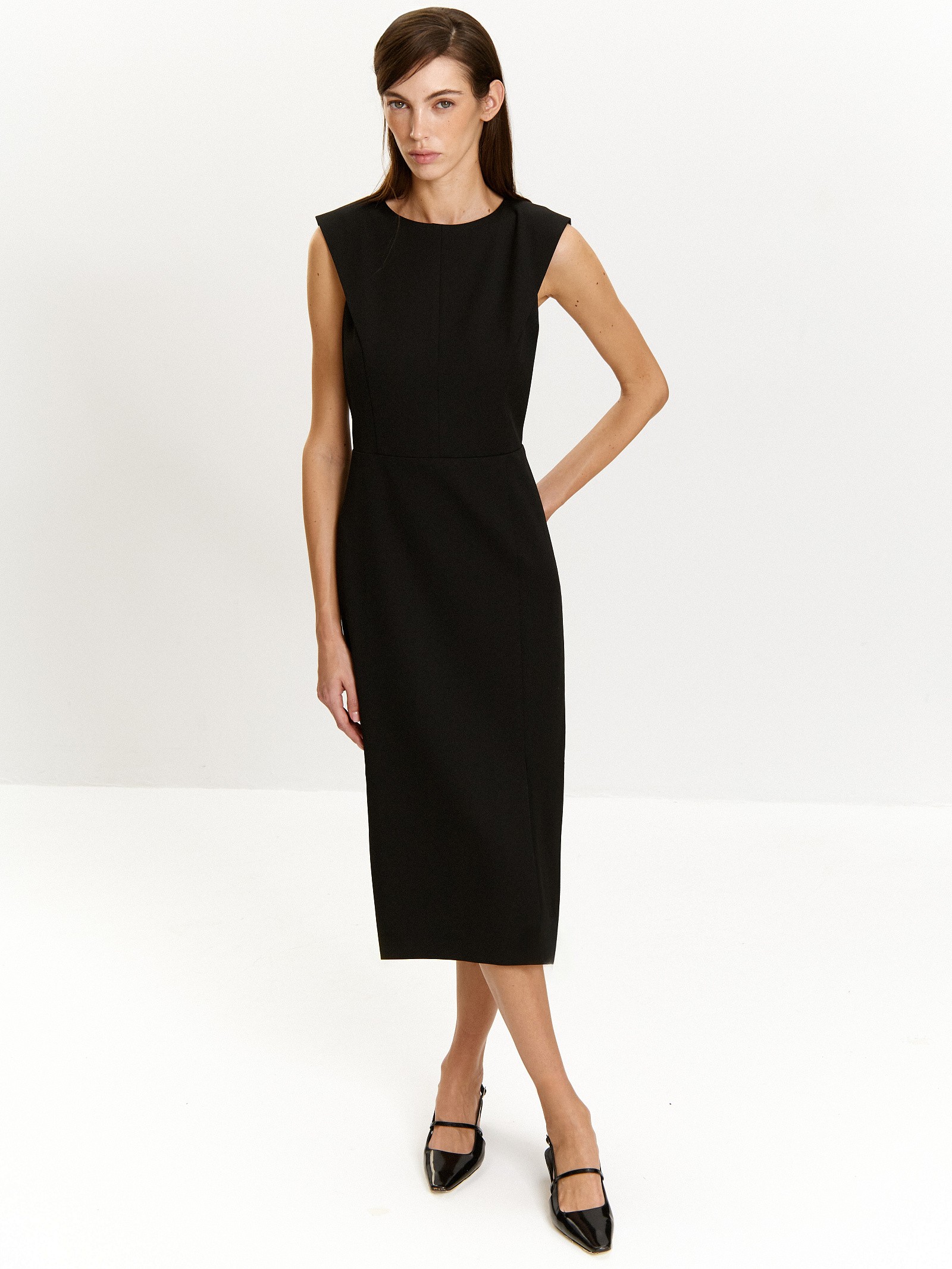 Платье с разрезом