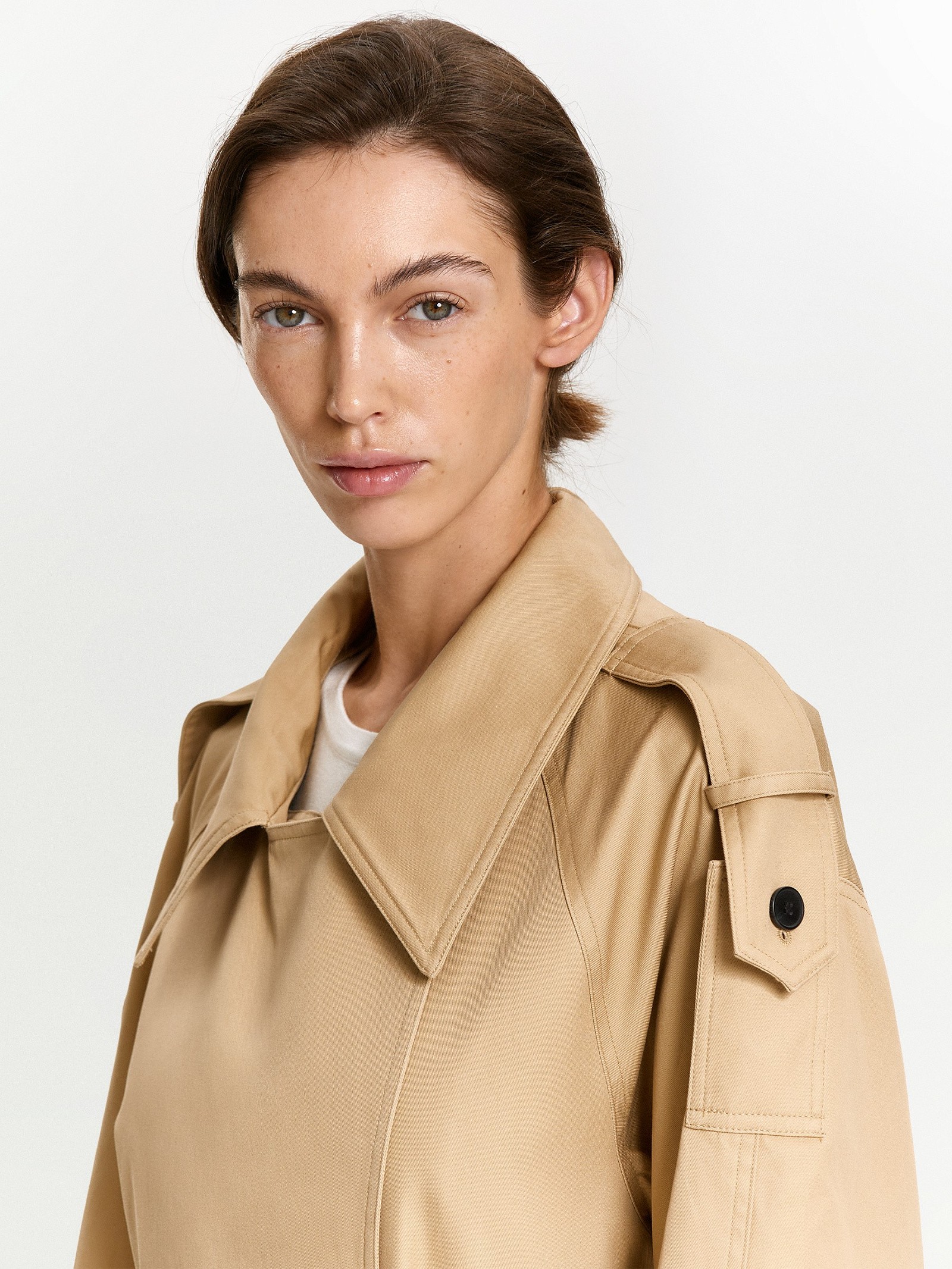 Плащ прямого кроя с поясом