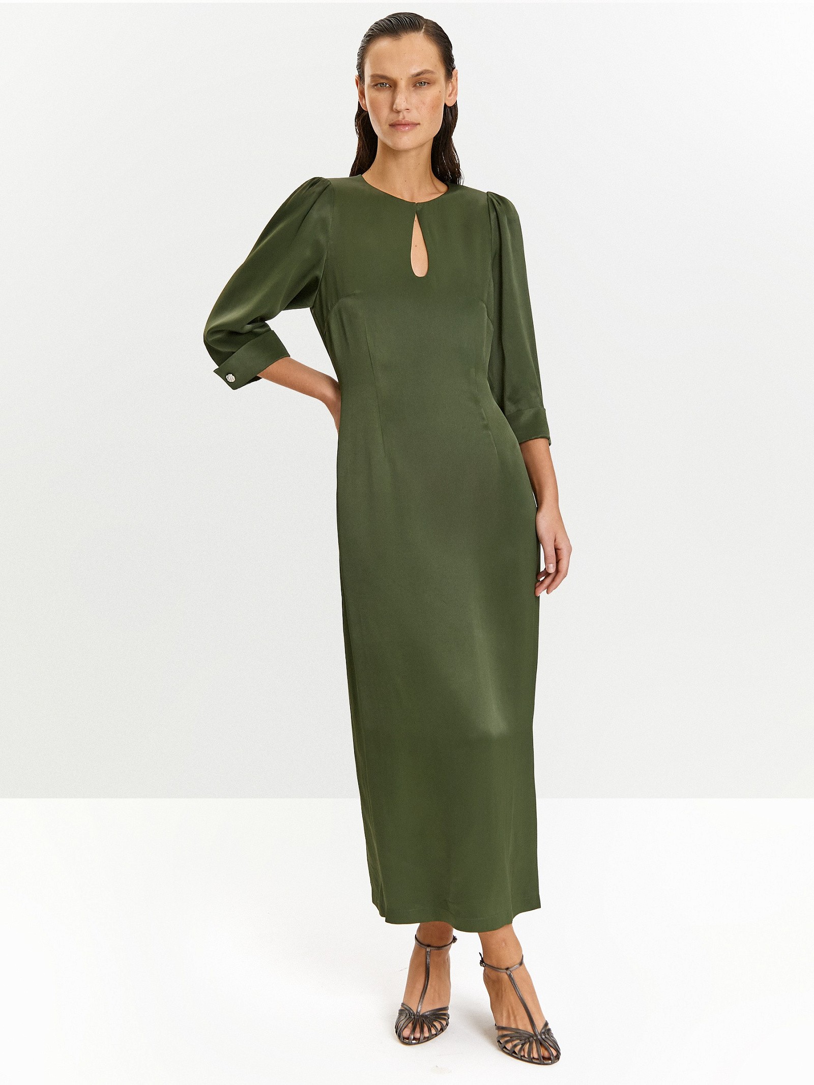 Платье приталенного силуэта