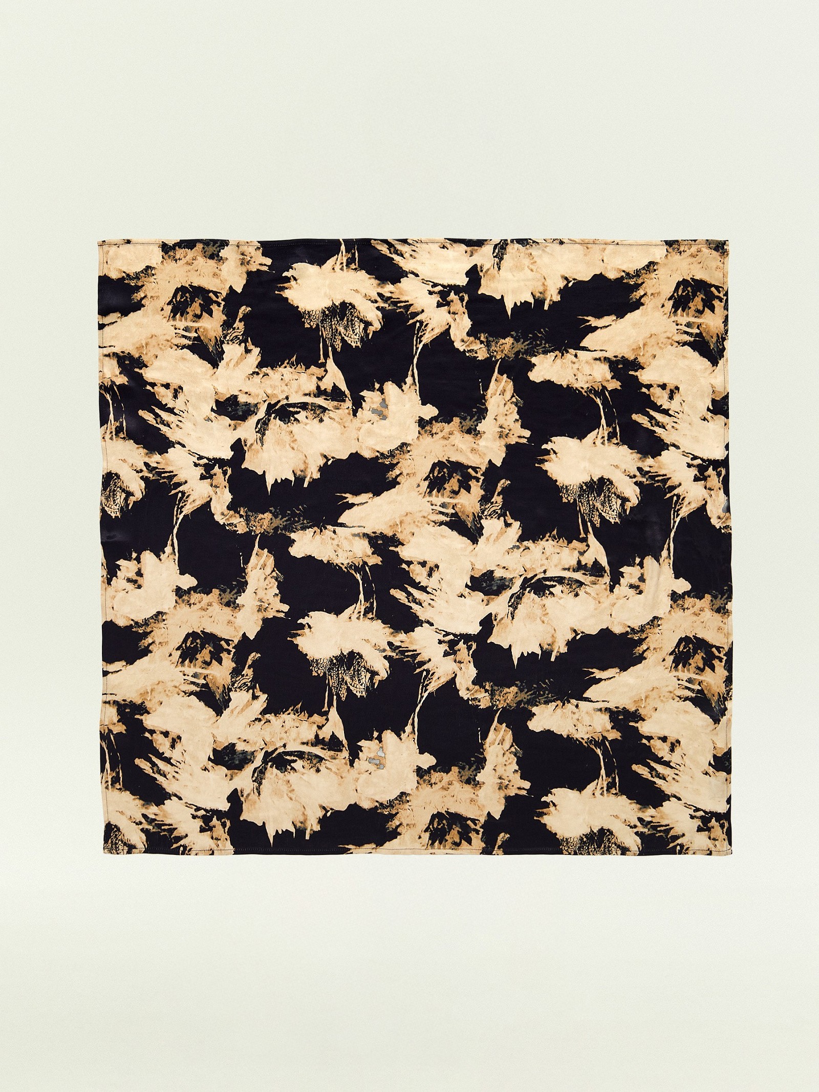 Платок с принтом