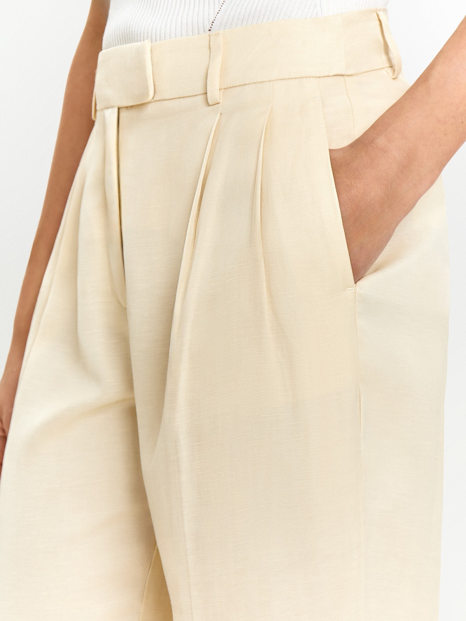 Брюки широкого кроя с защипами с добавлением льна