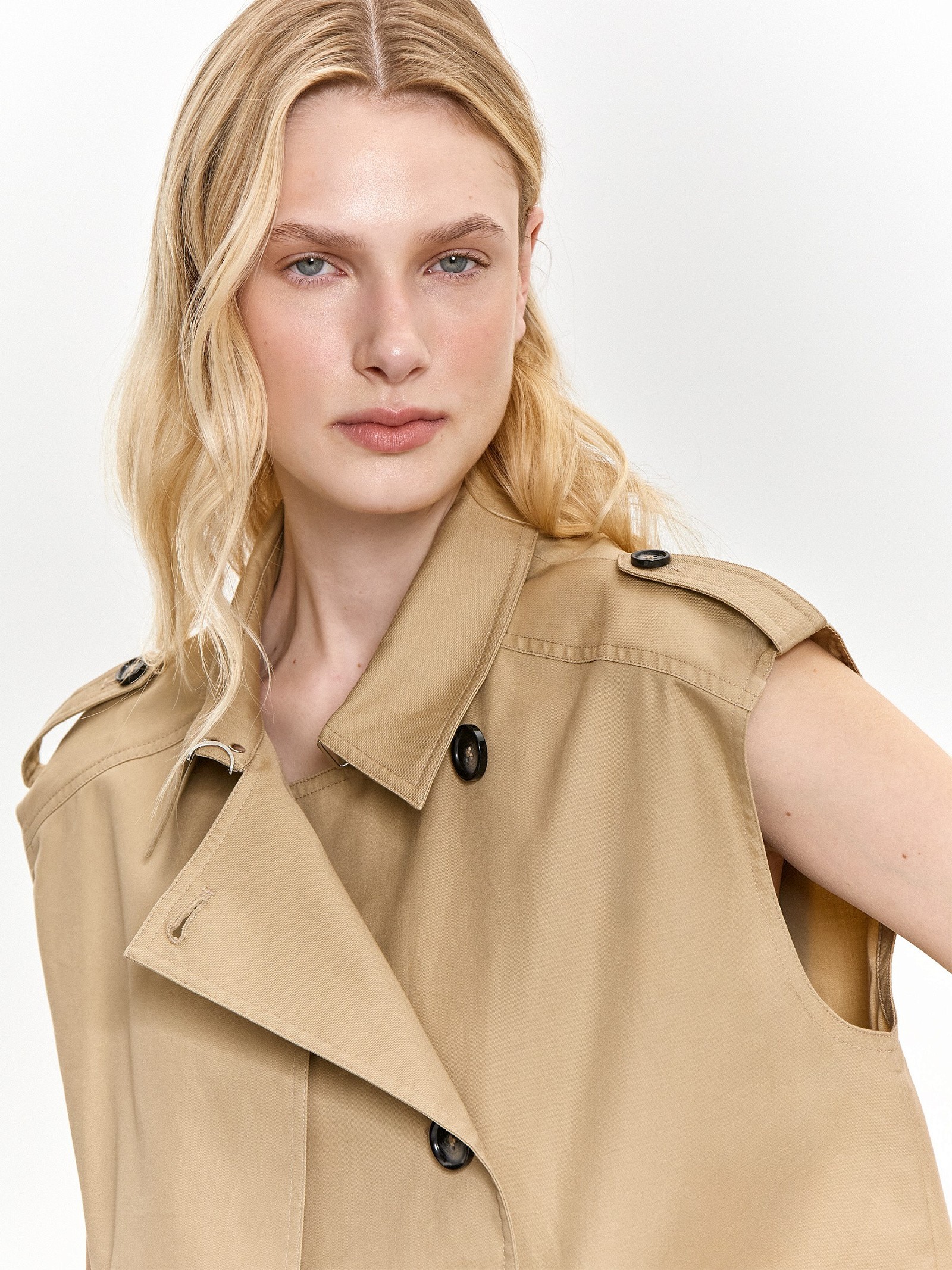 Жилет без рукавов