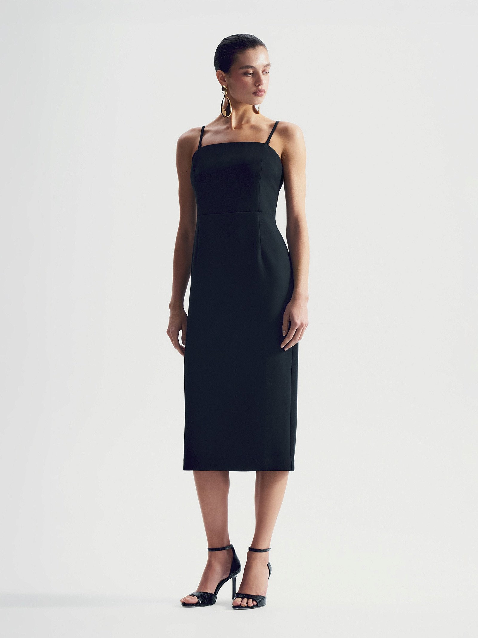 Платье без рукавов