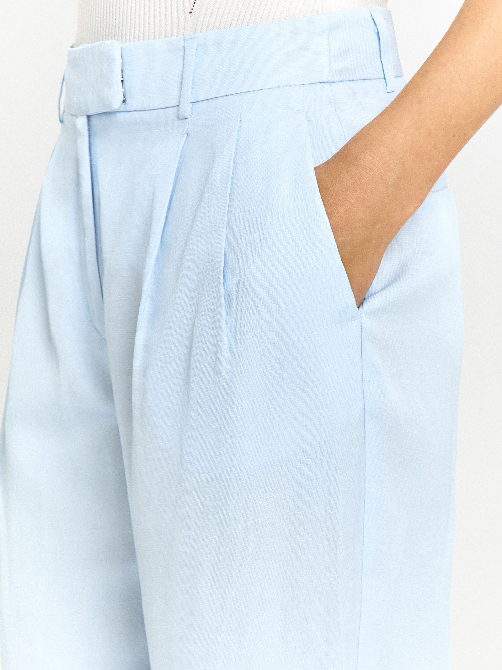 Брюки широкого кроя с защипами с добавлением льна