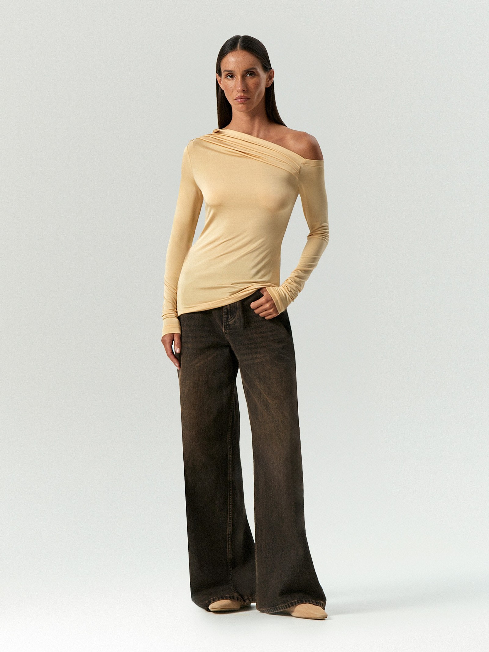 Лонгслив с ассиметрией