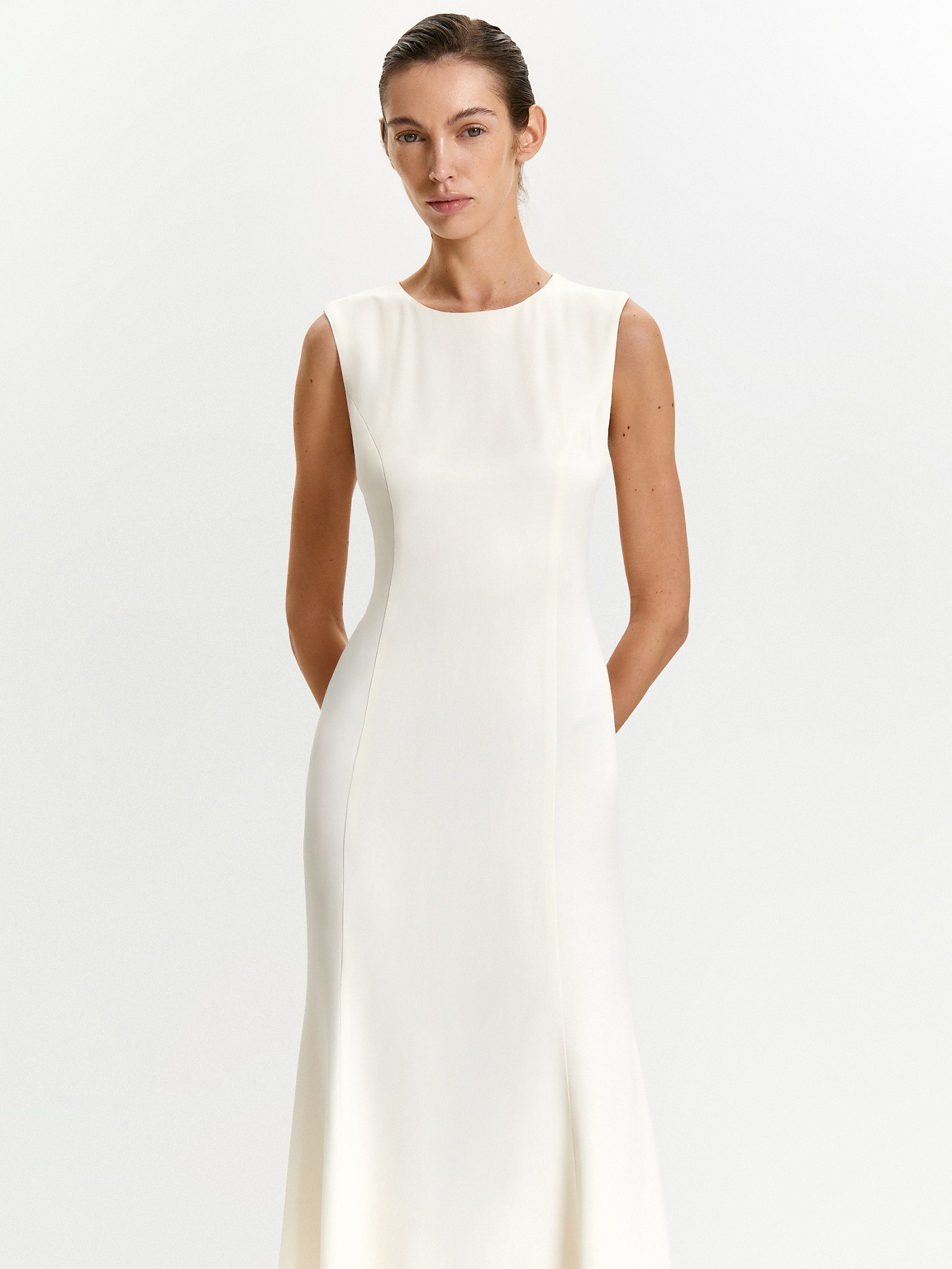 Платье без рукавов