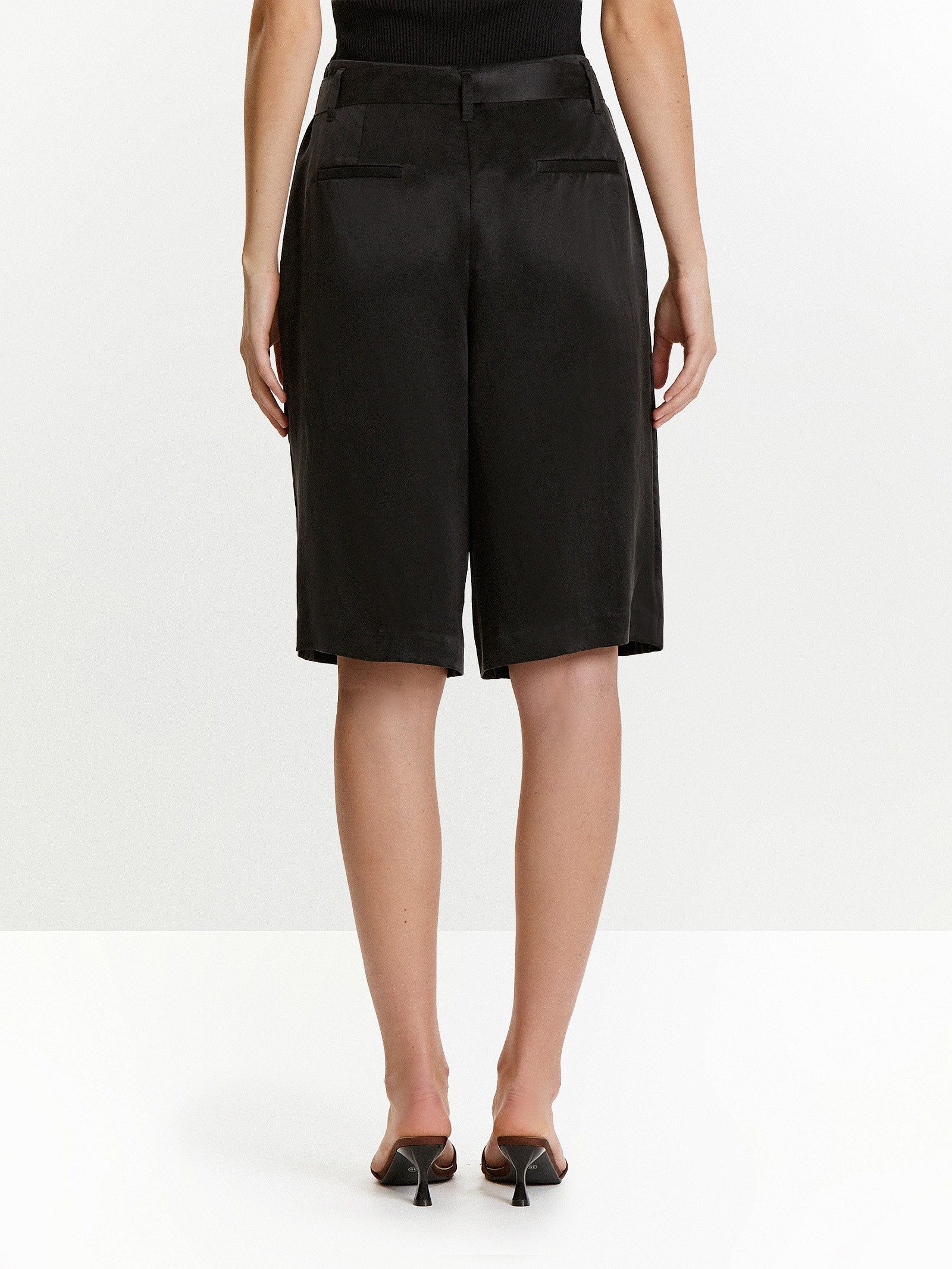 Однотонные шорты