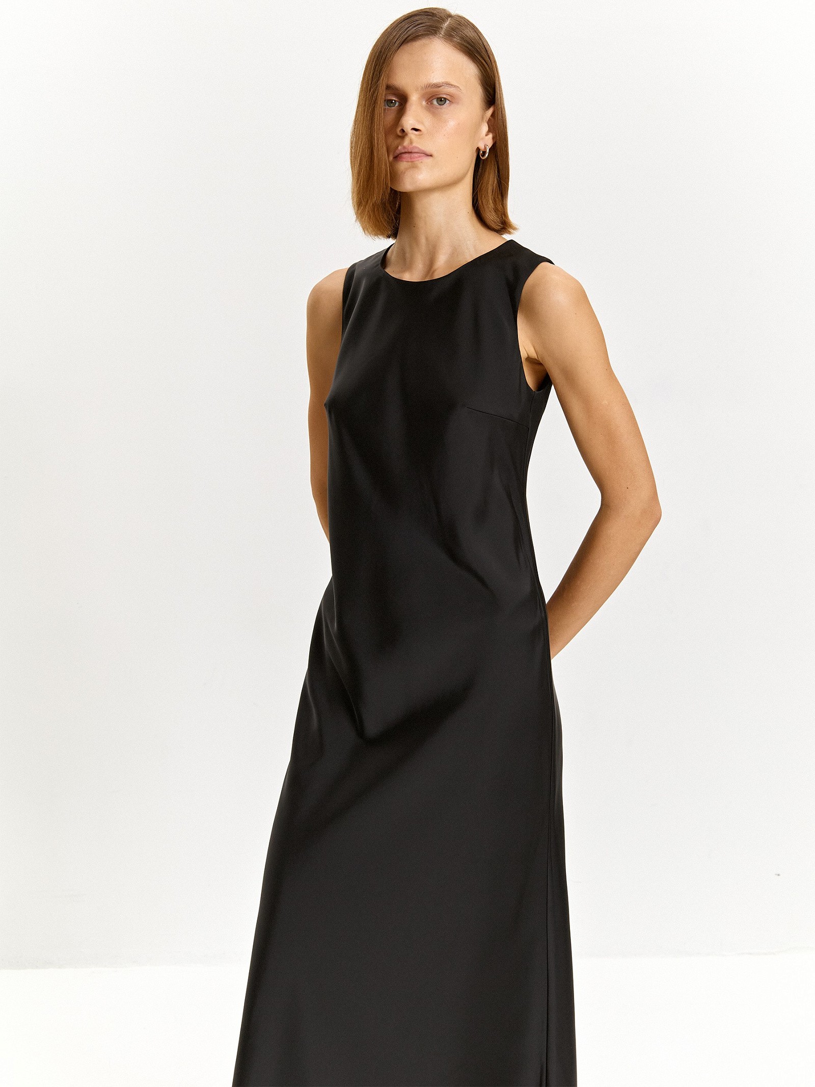 Платье без рукавов