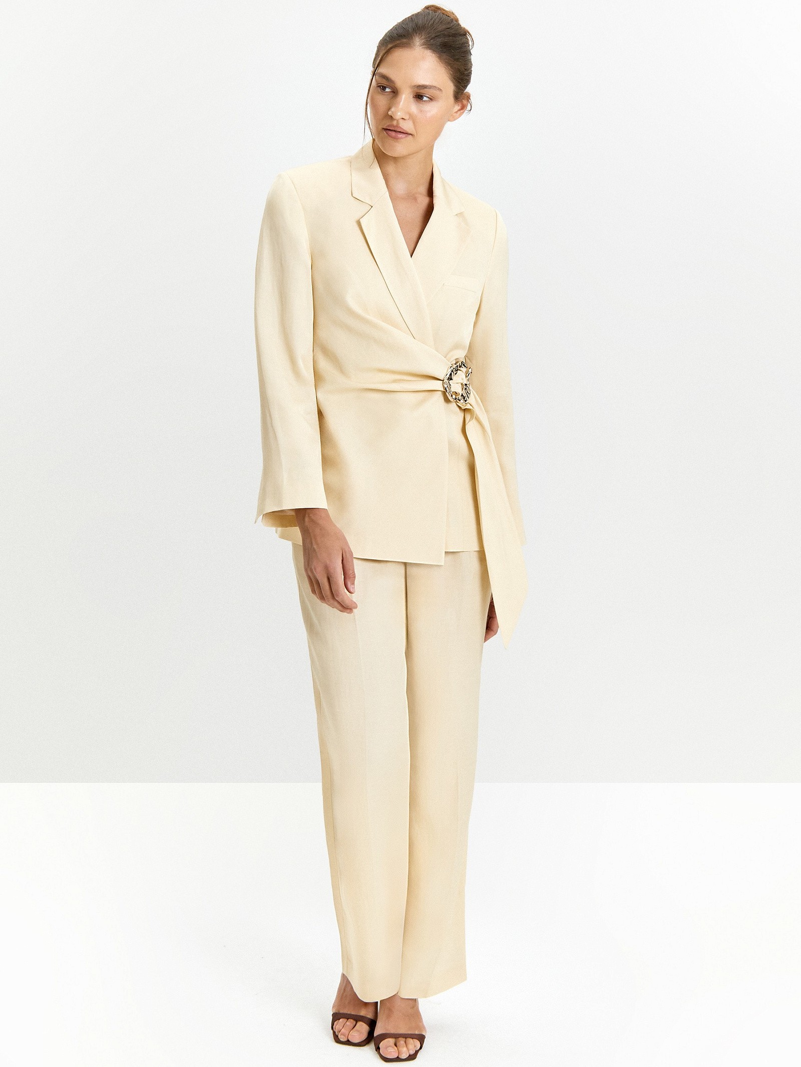 Жакет с поясом на запах с добавлением льна