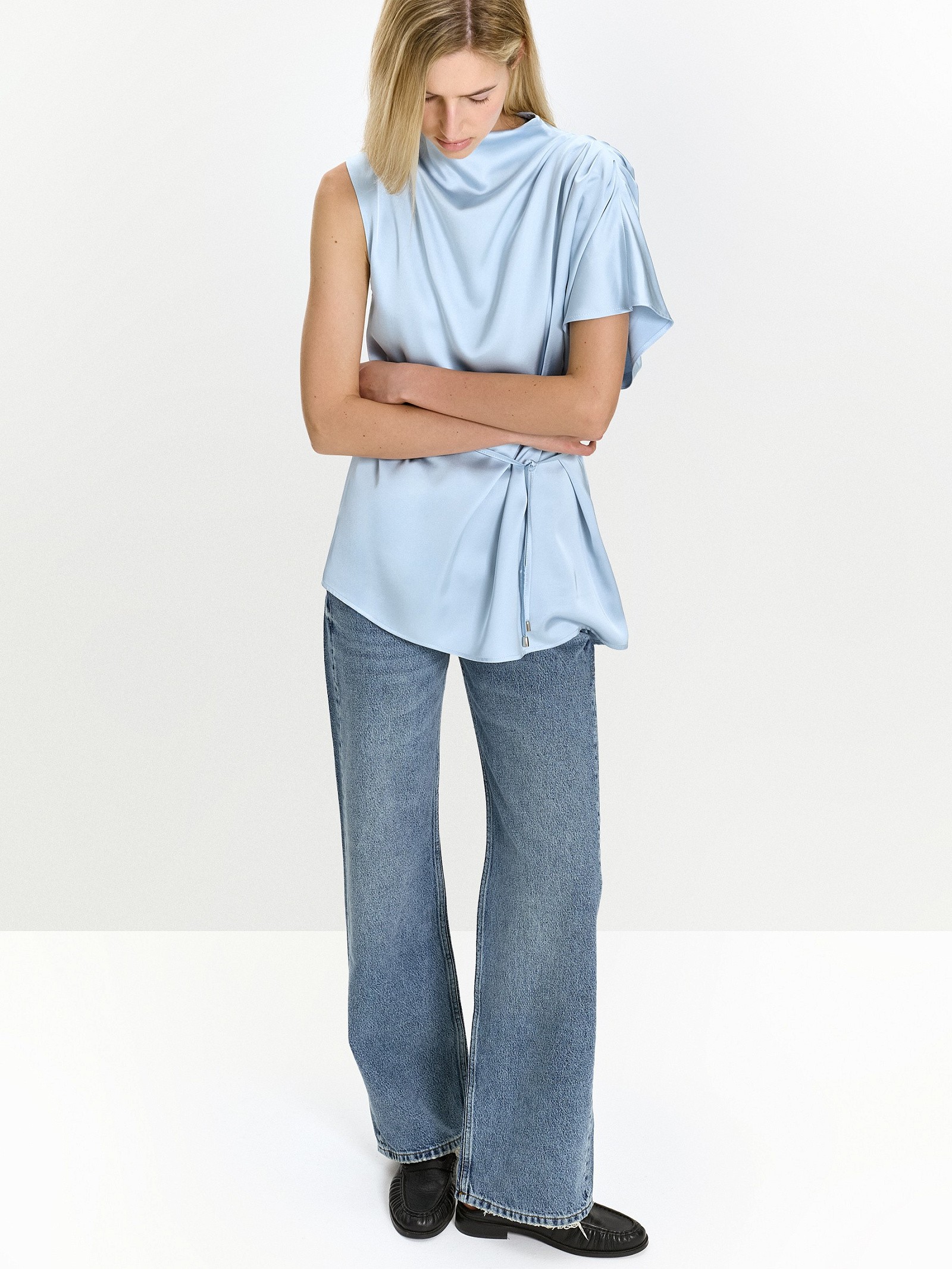 Блузка с поясом