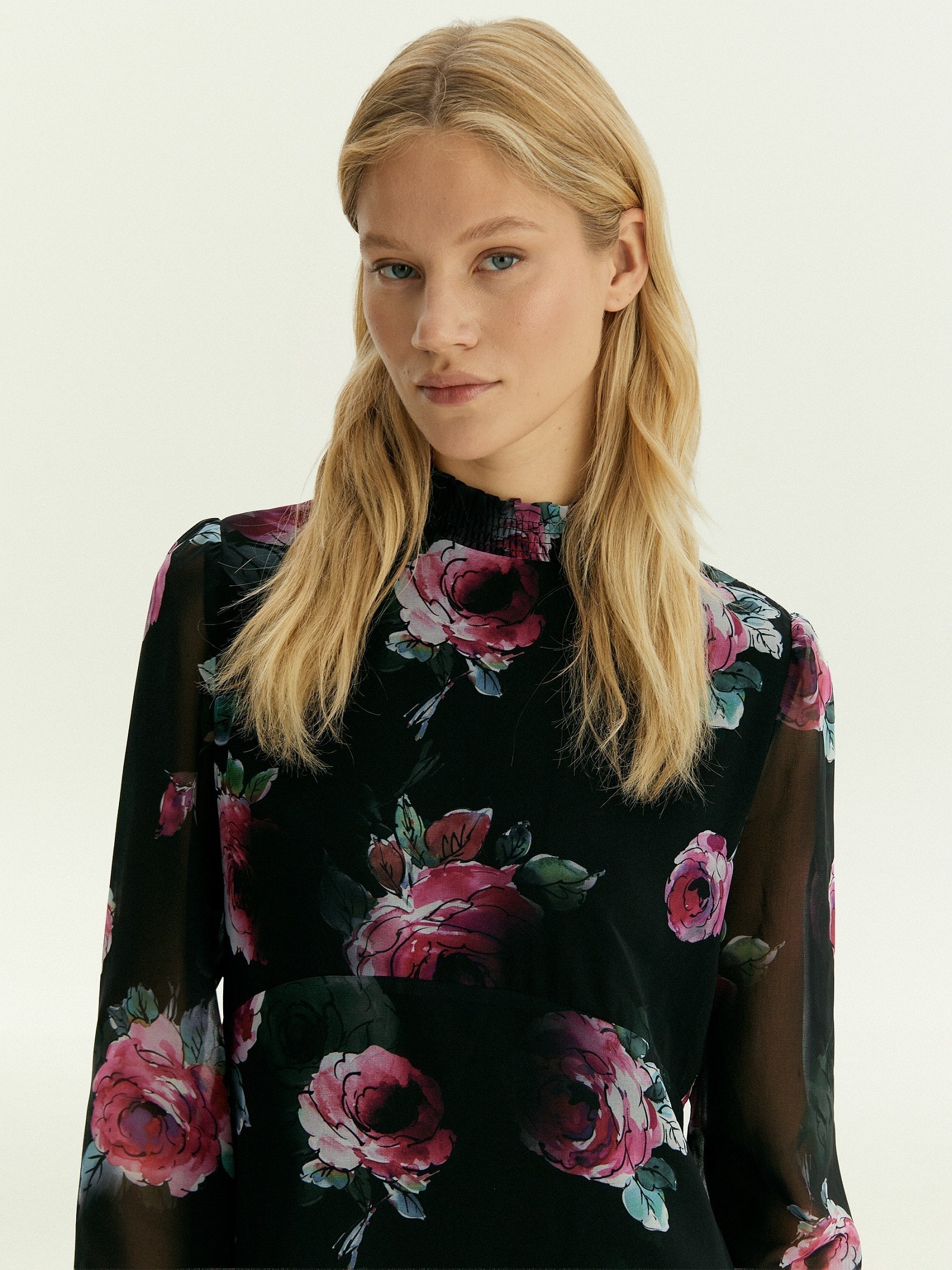 Платье мини из шифона с цветочным принтом