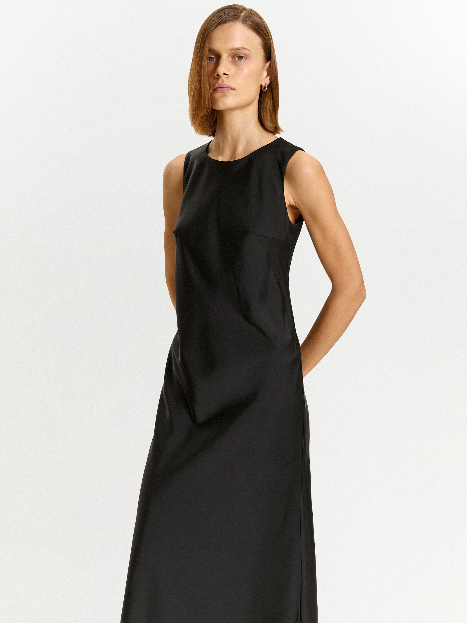 Платье без рукавов