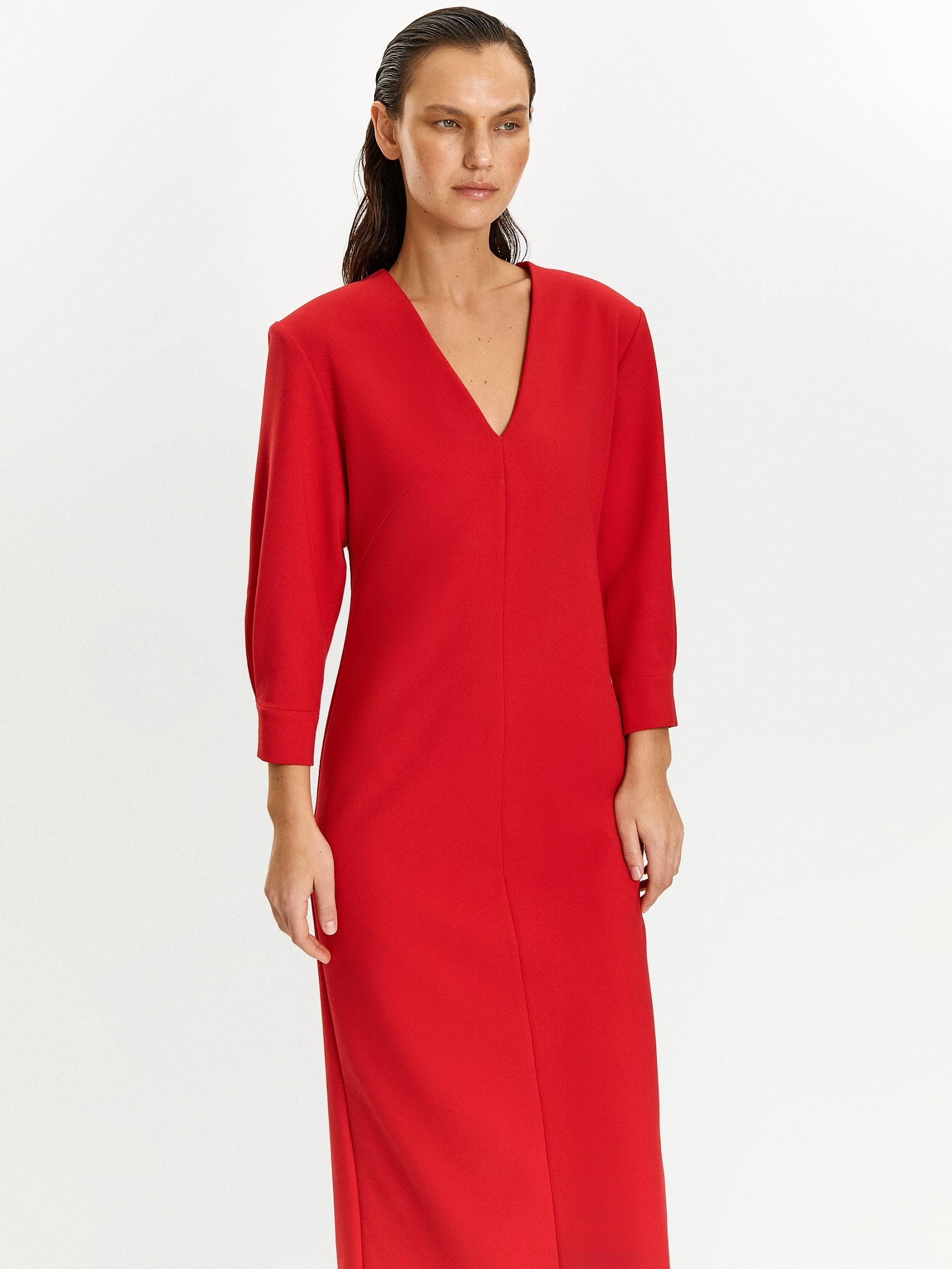 Платье приталенного кроя