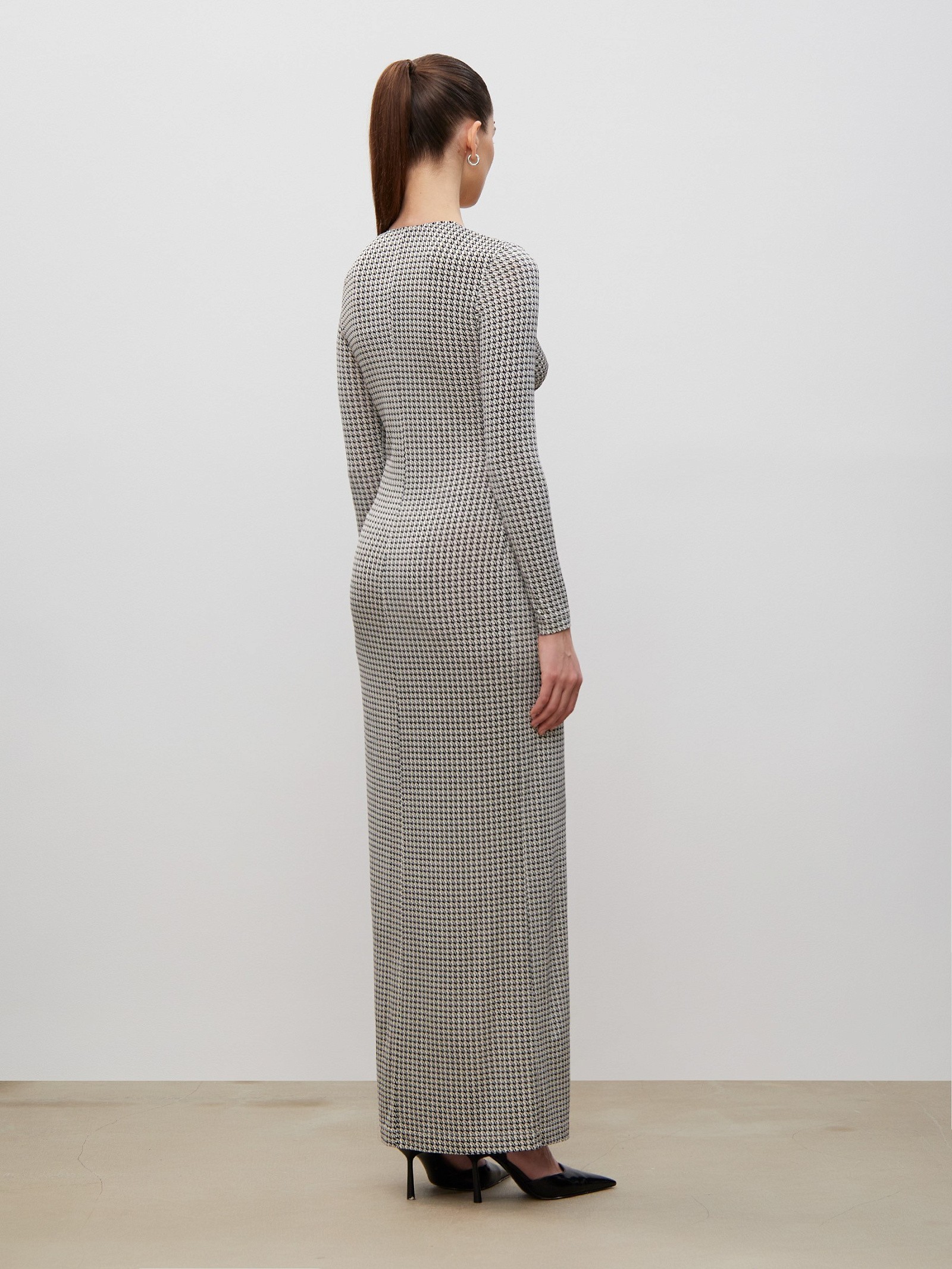 Платье приталенного кроя