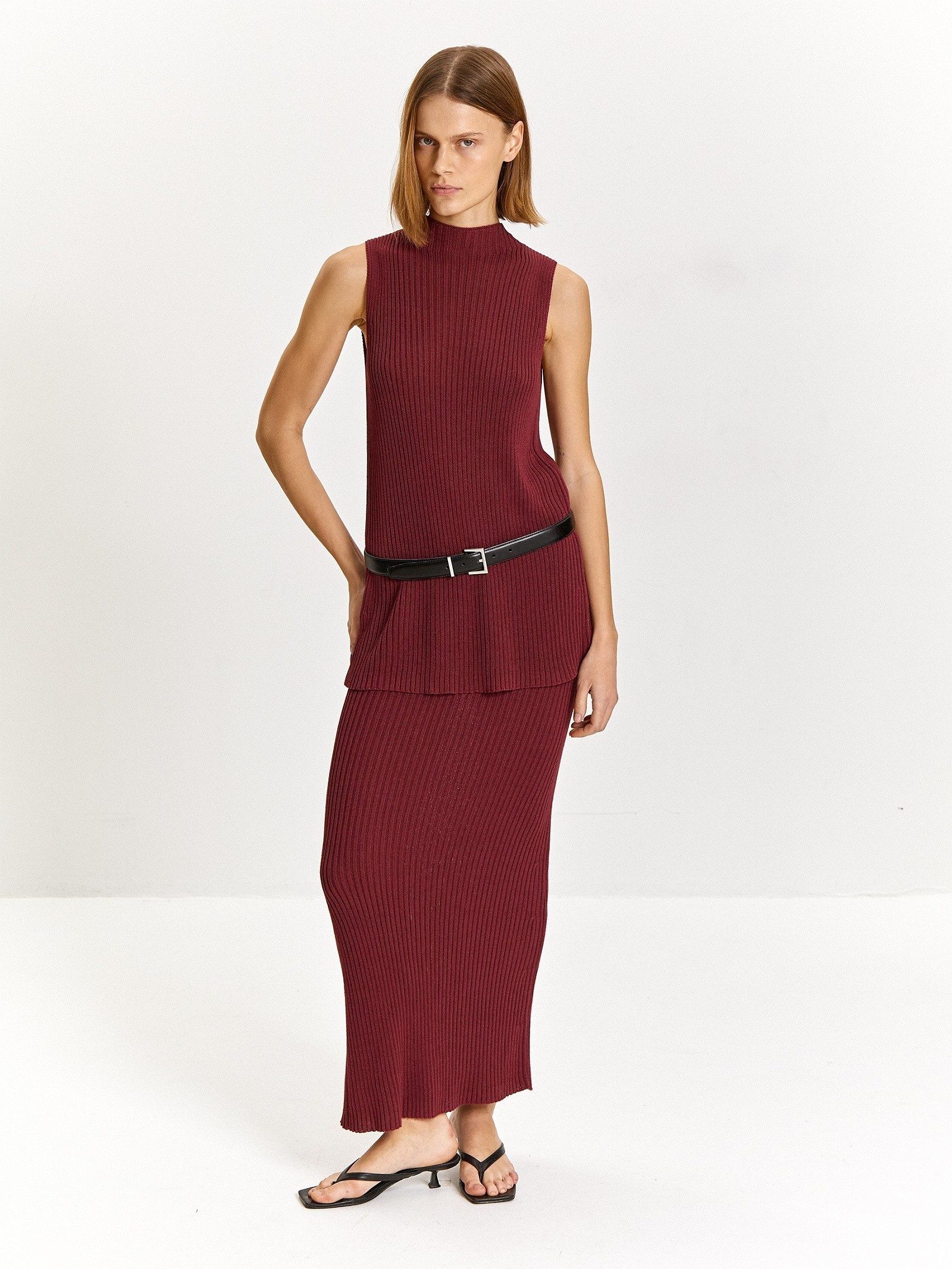 Трикотажный топ с разрезом на спине