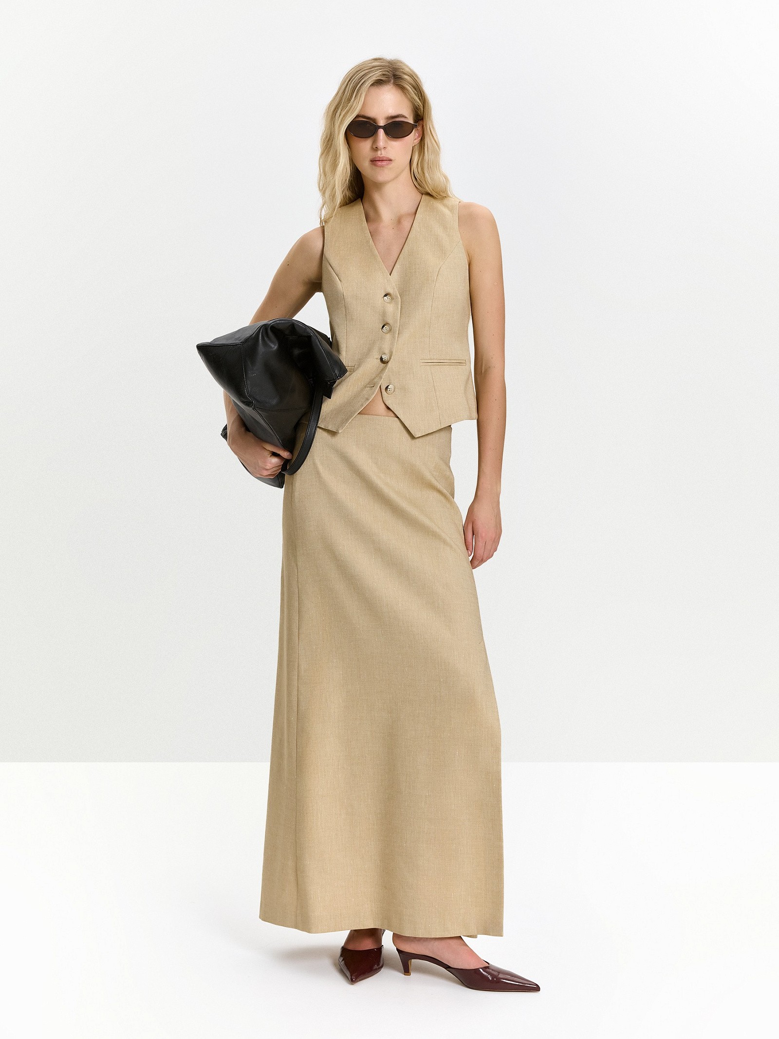 Жилет приталенного кроя