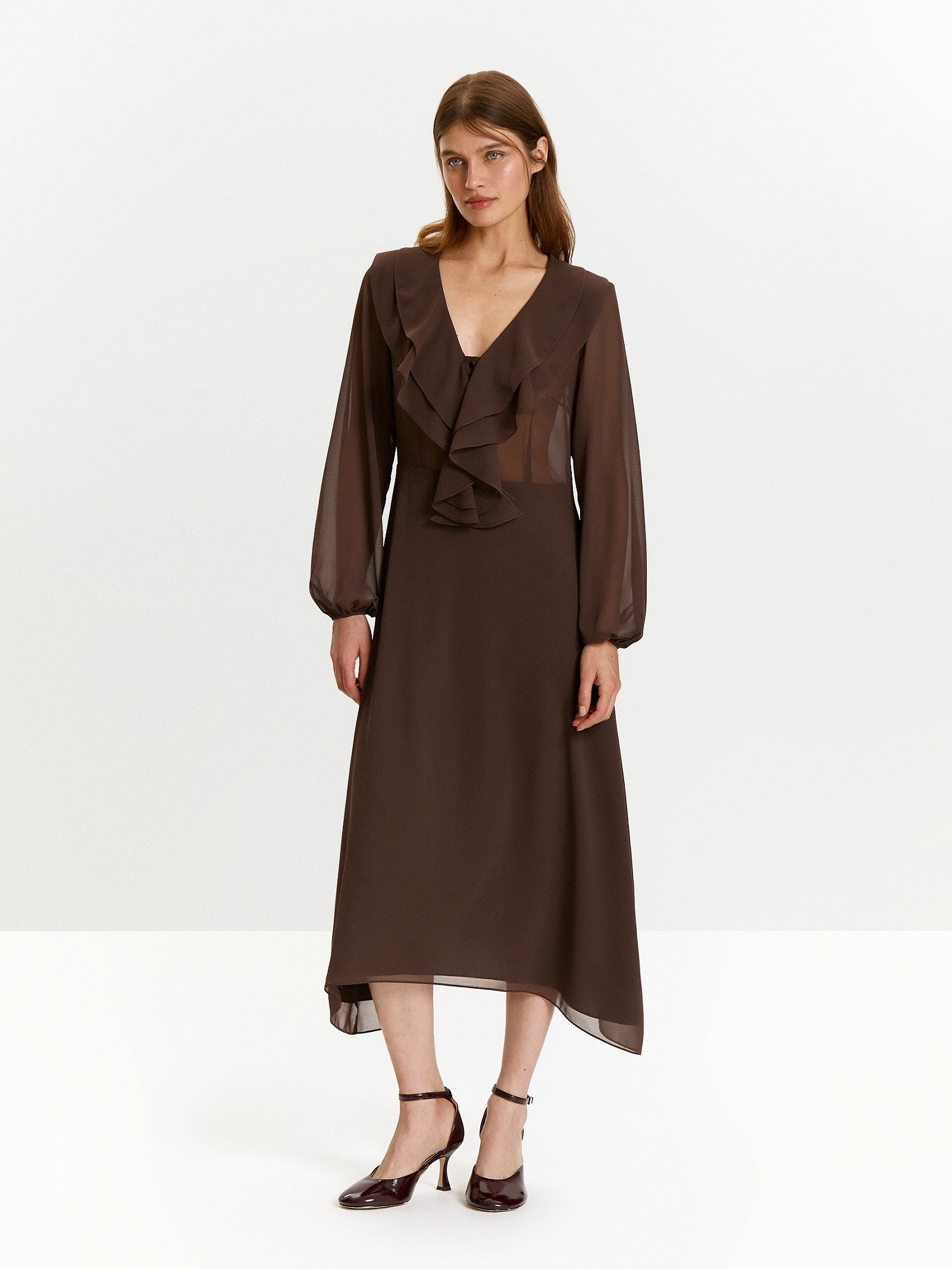 Платье приталенного силуэта