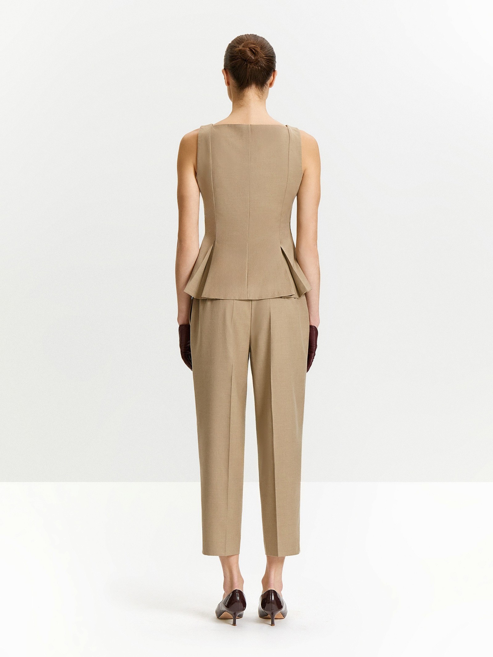 Блузка без рукавов