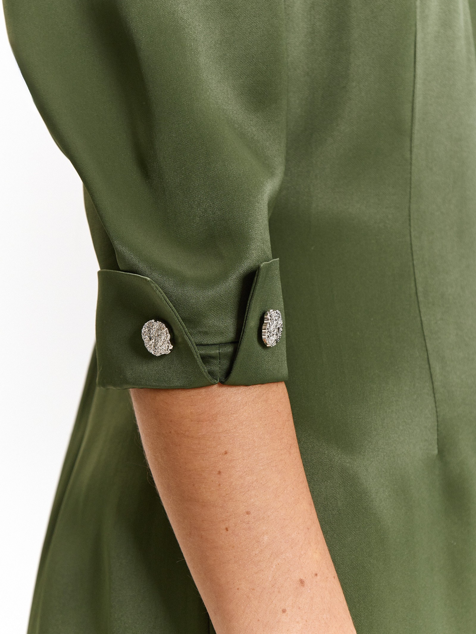 Платье приталенного силуэта