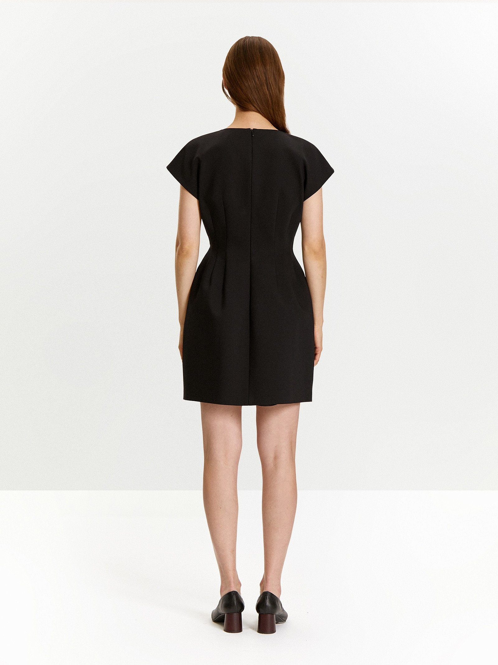 Платье с коротким рукавом