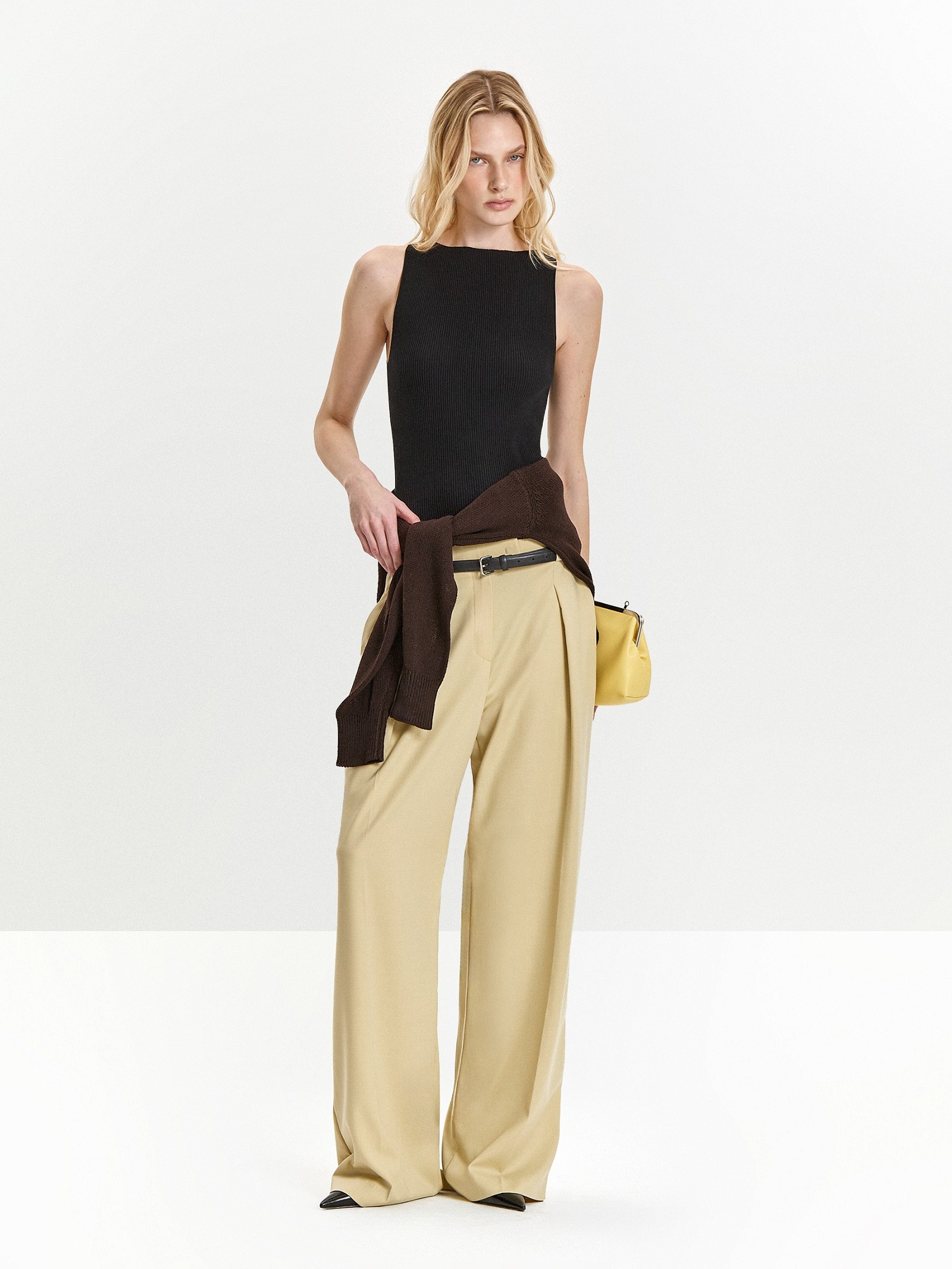 Брюки прямого кроя однотонные