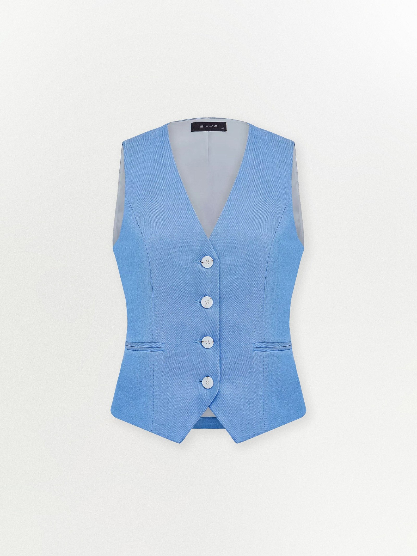 Жилет приталенного кроя