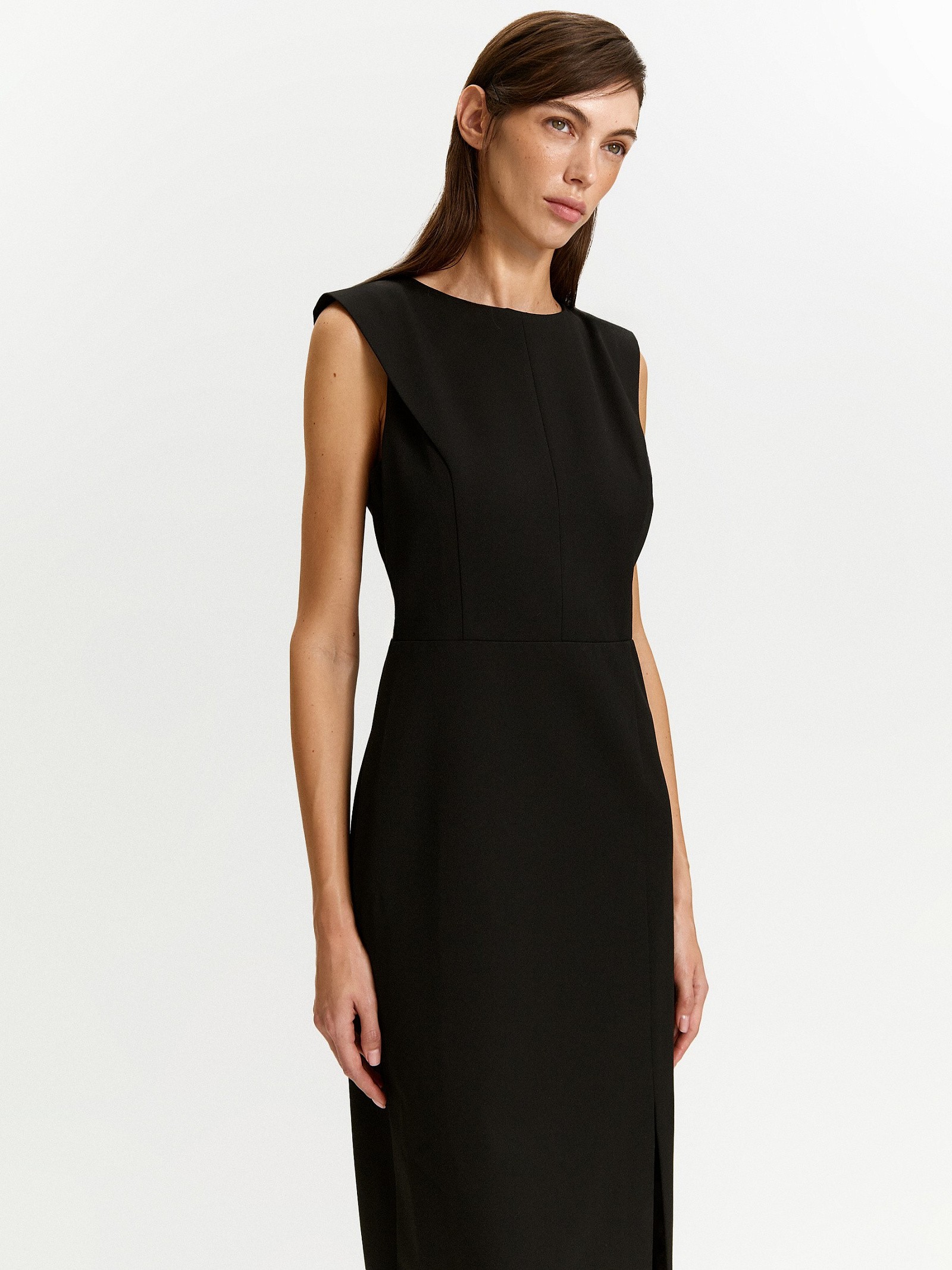 Платье с разрезом