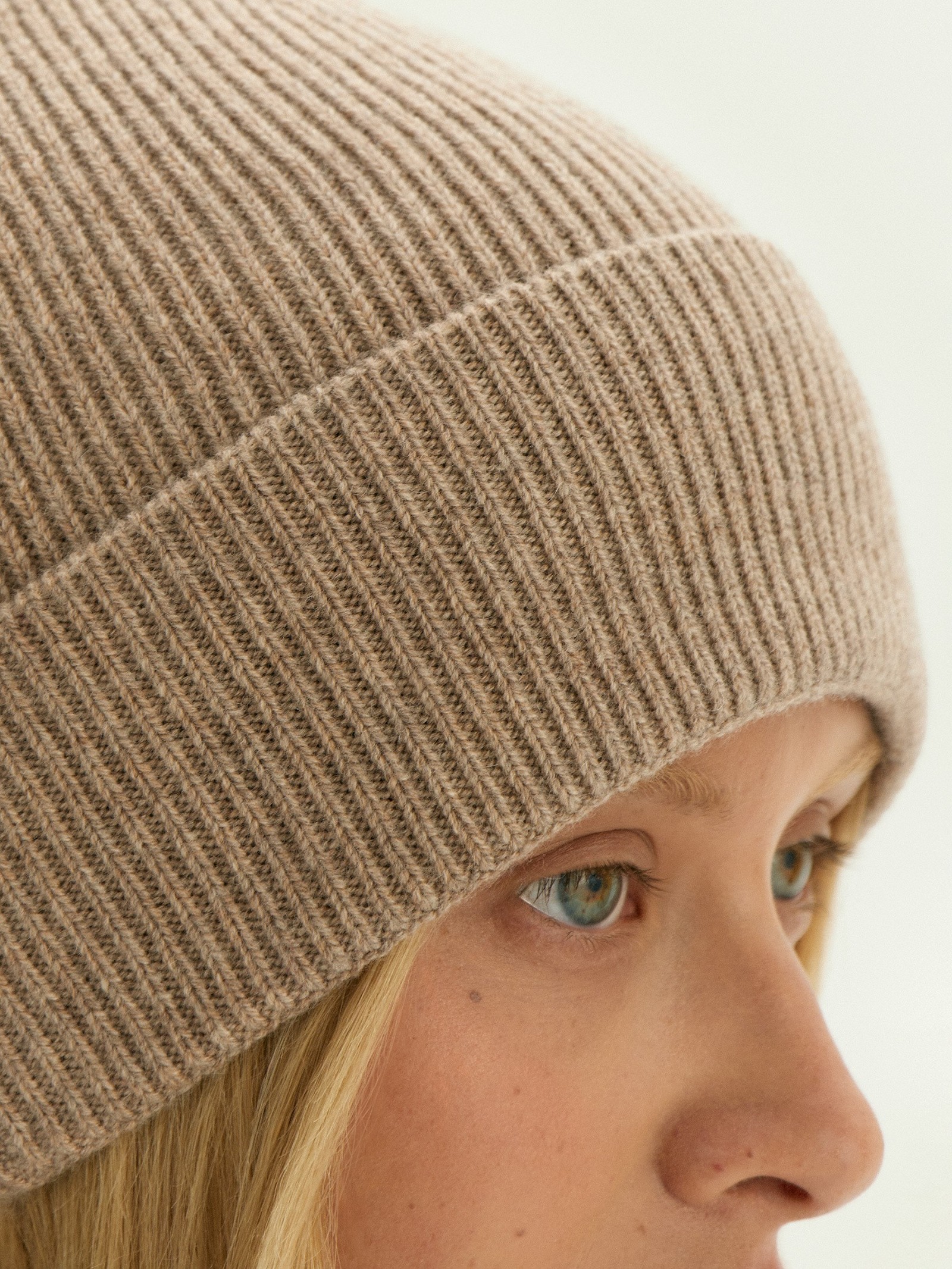 Шапка из шерсти и кашемира