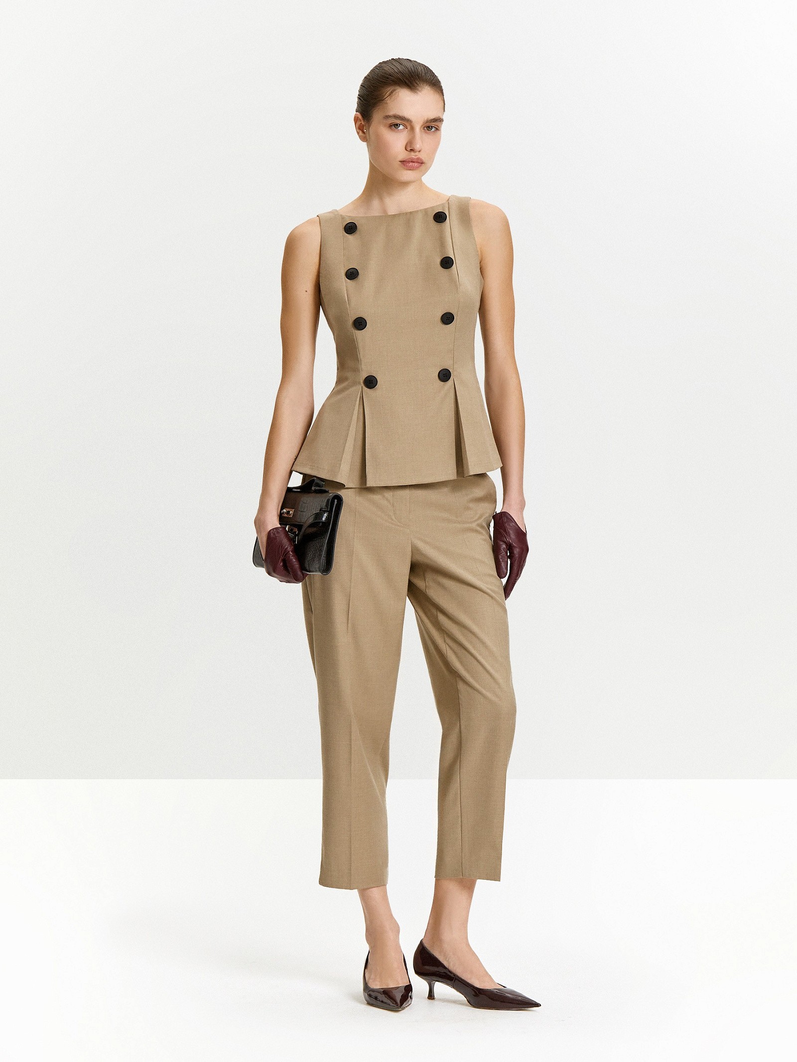 Блузка без рукавов