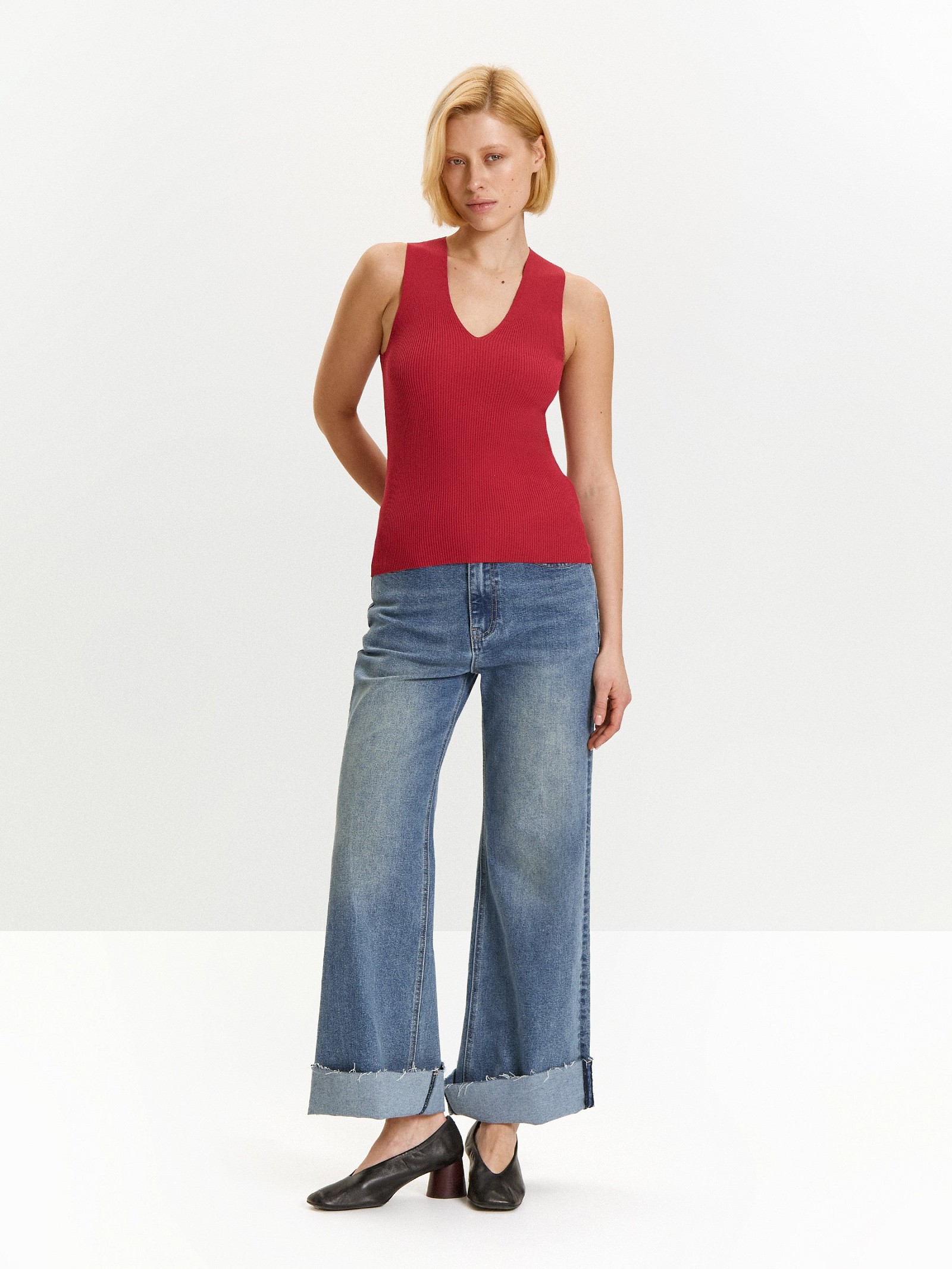 Трикотажный топ с v-образным вырезом