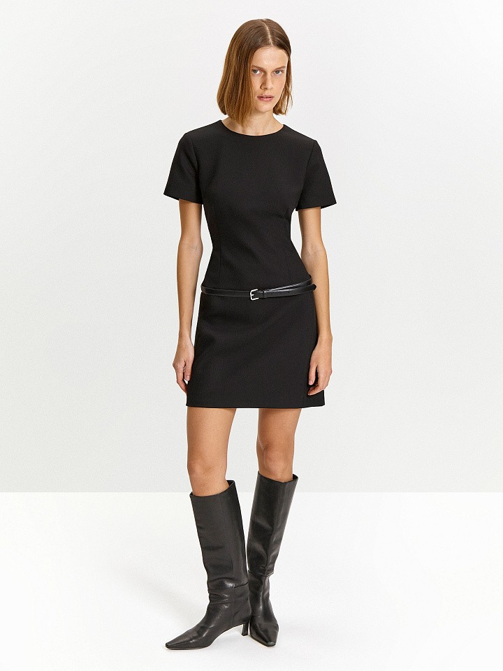 Платье приталенного силуэта