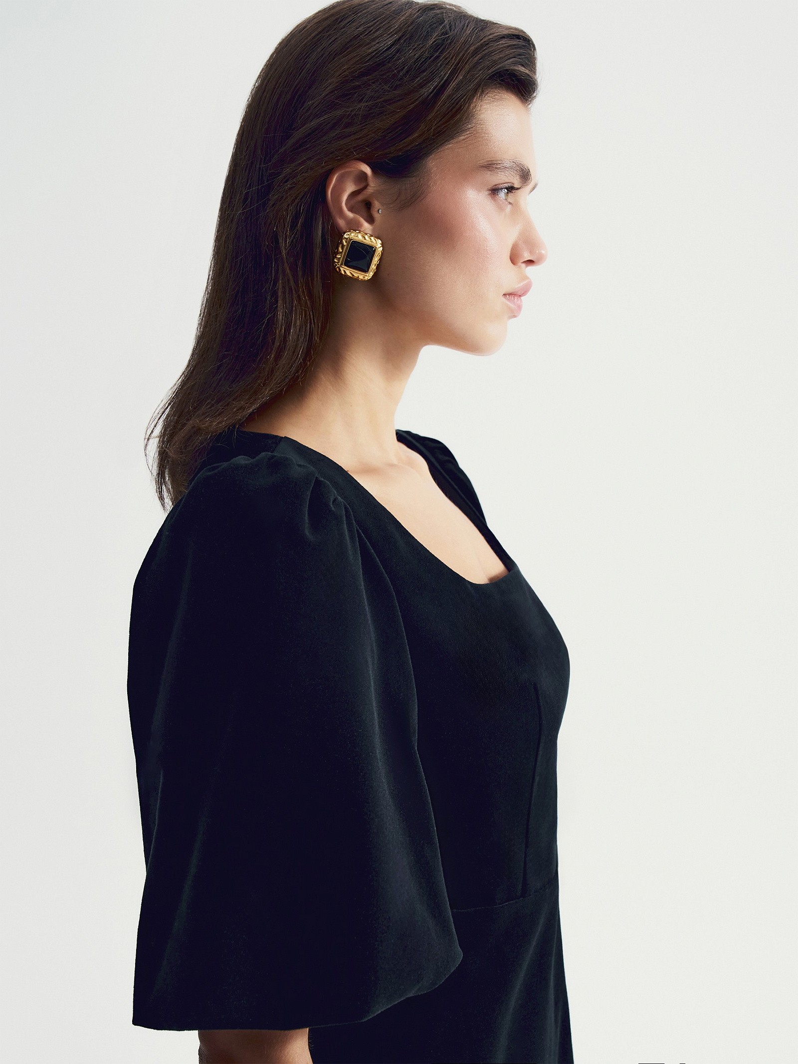 Платье с объемными рукавами