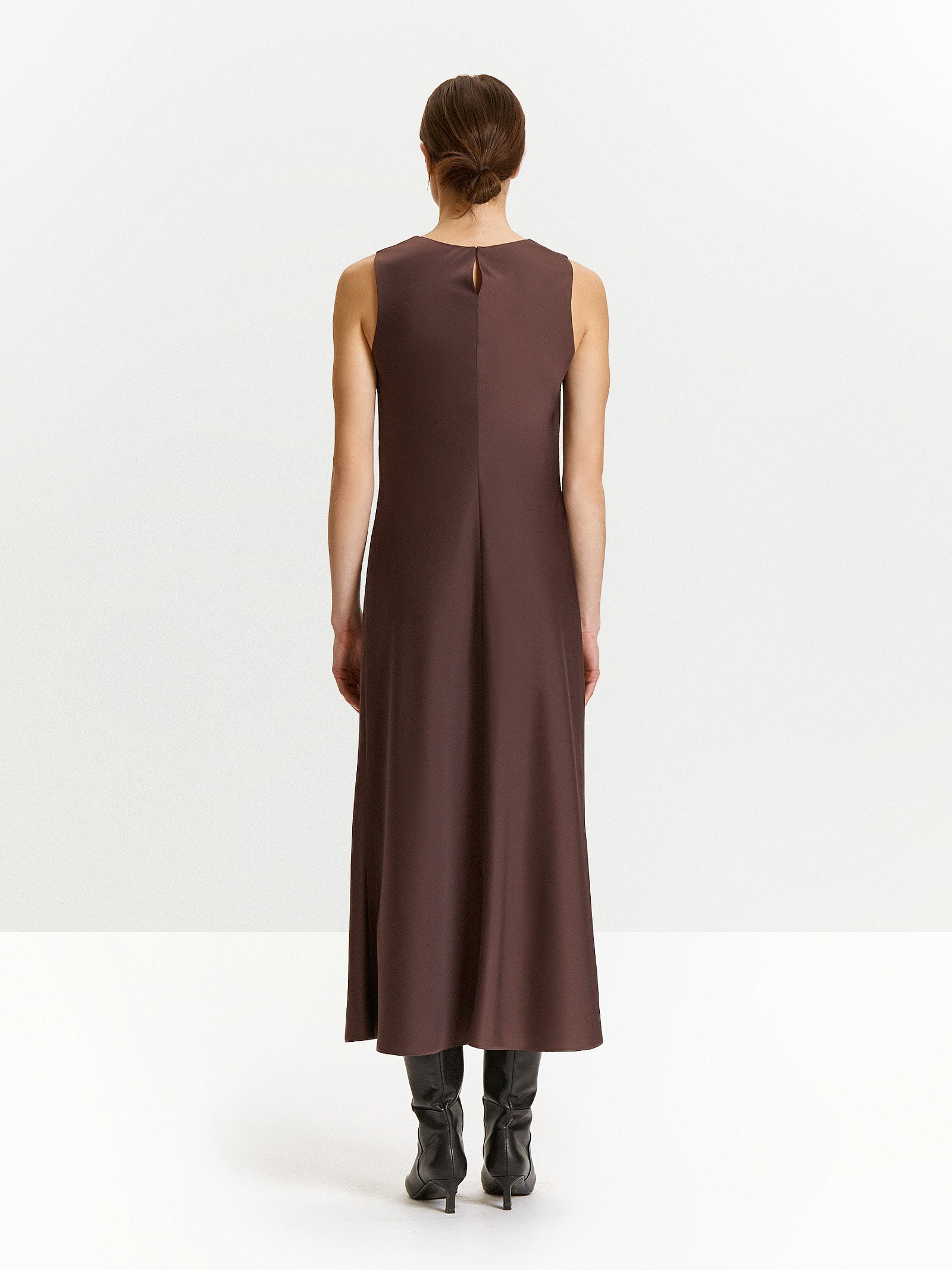 Платье без рукавов