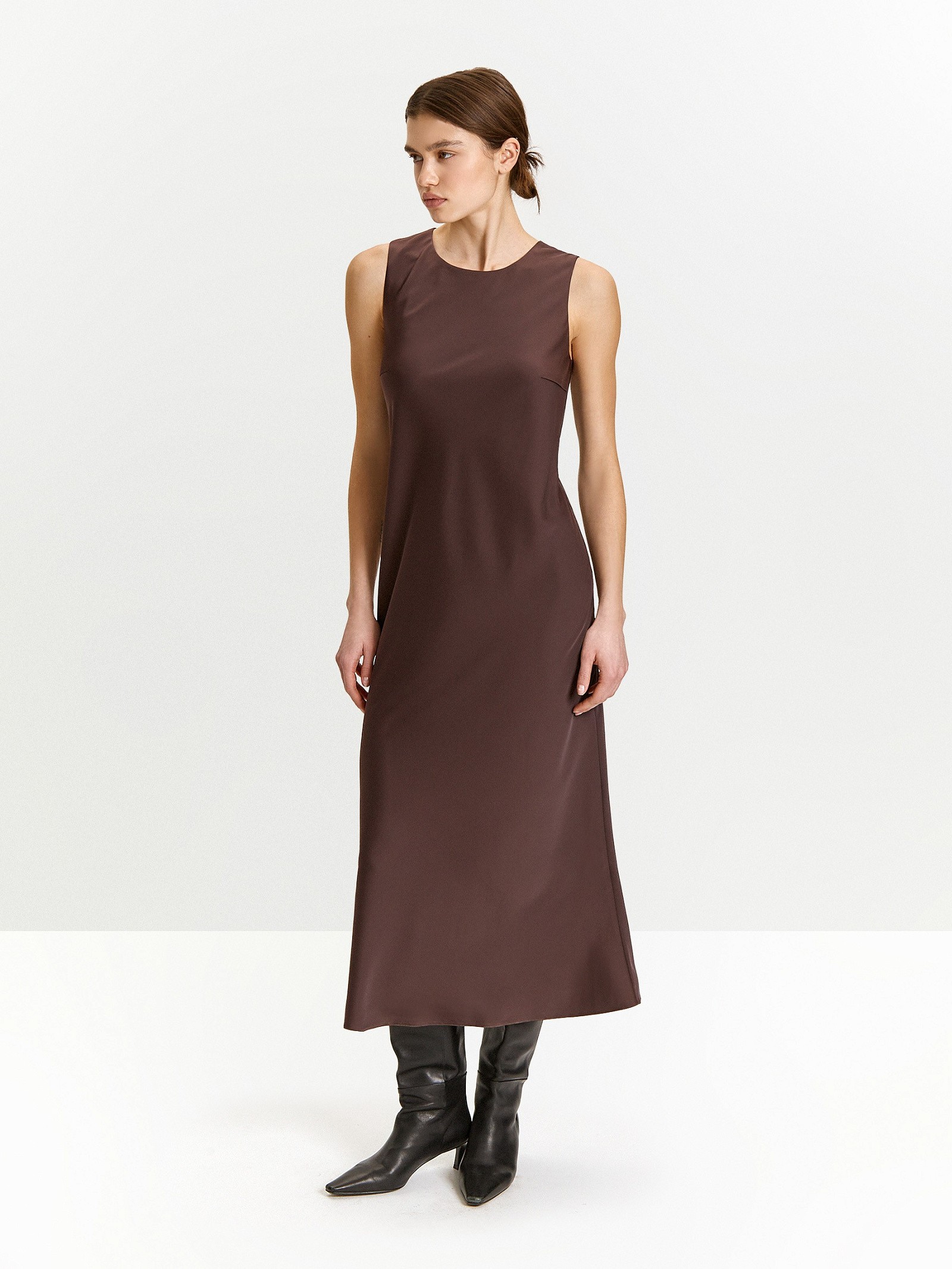 Платье без рукавов