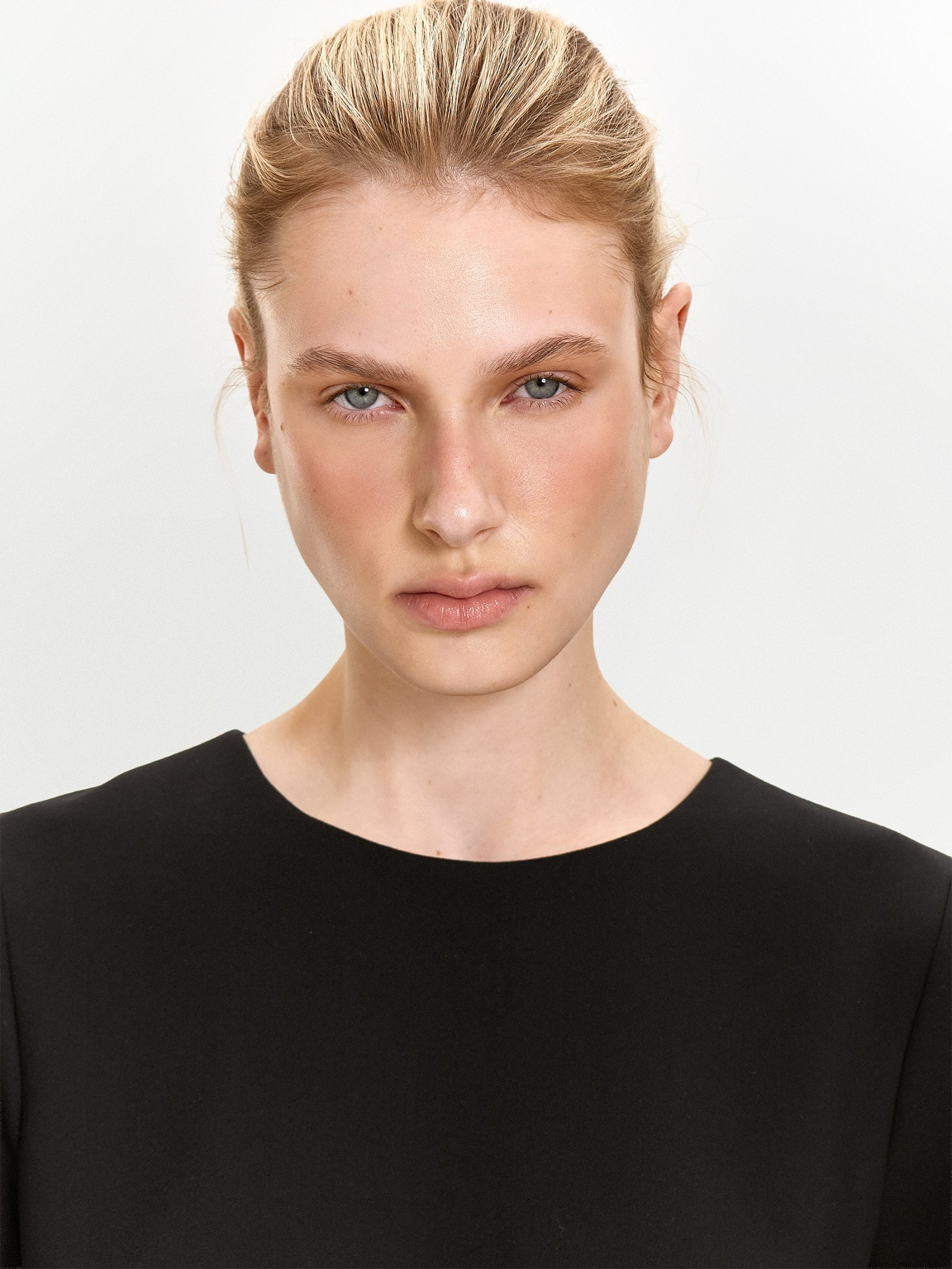 Платье приталенного силуэта